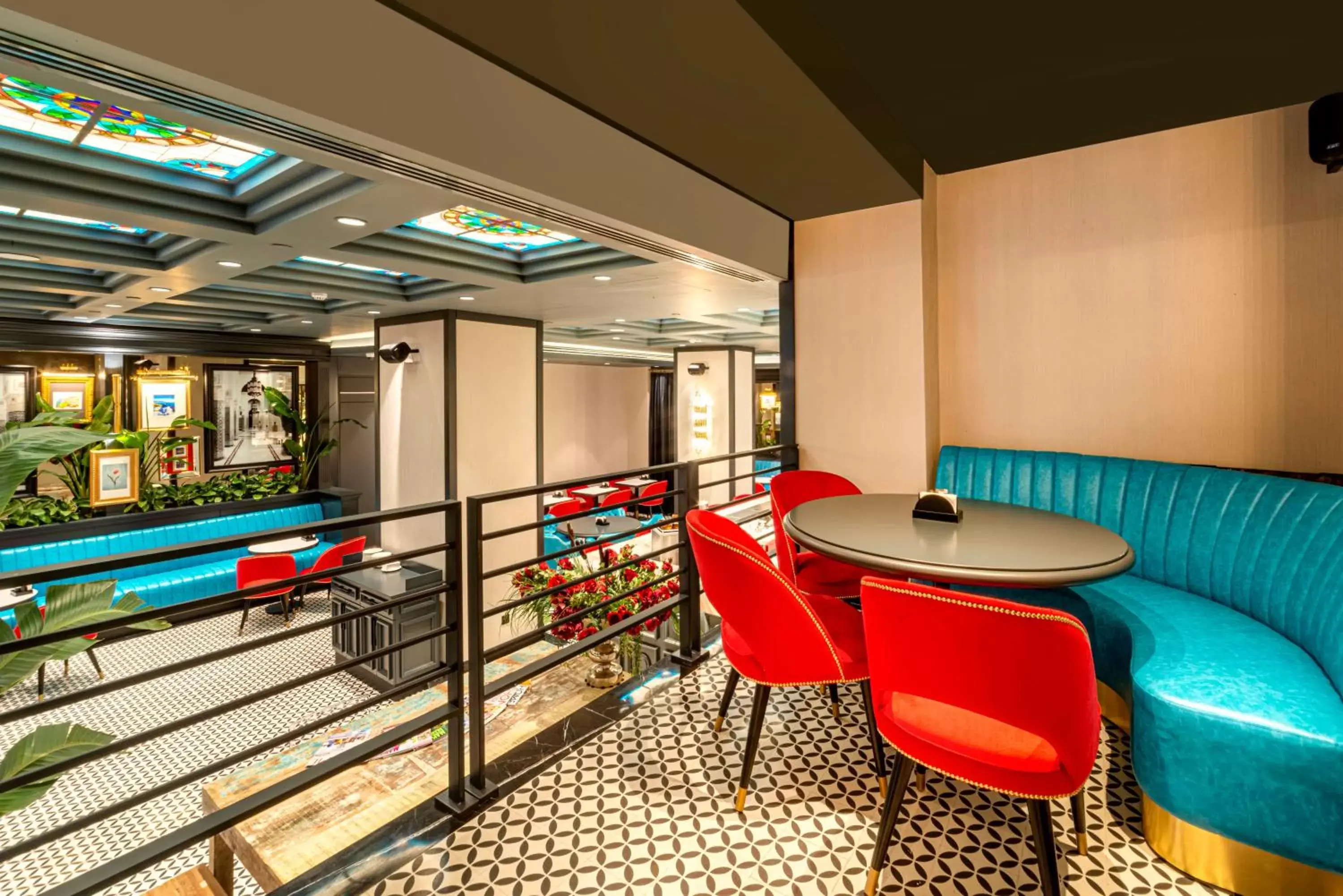 Lounge or bar in TRYP By Wyndham Istanbul Sisli Hotel
