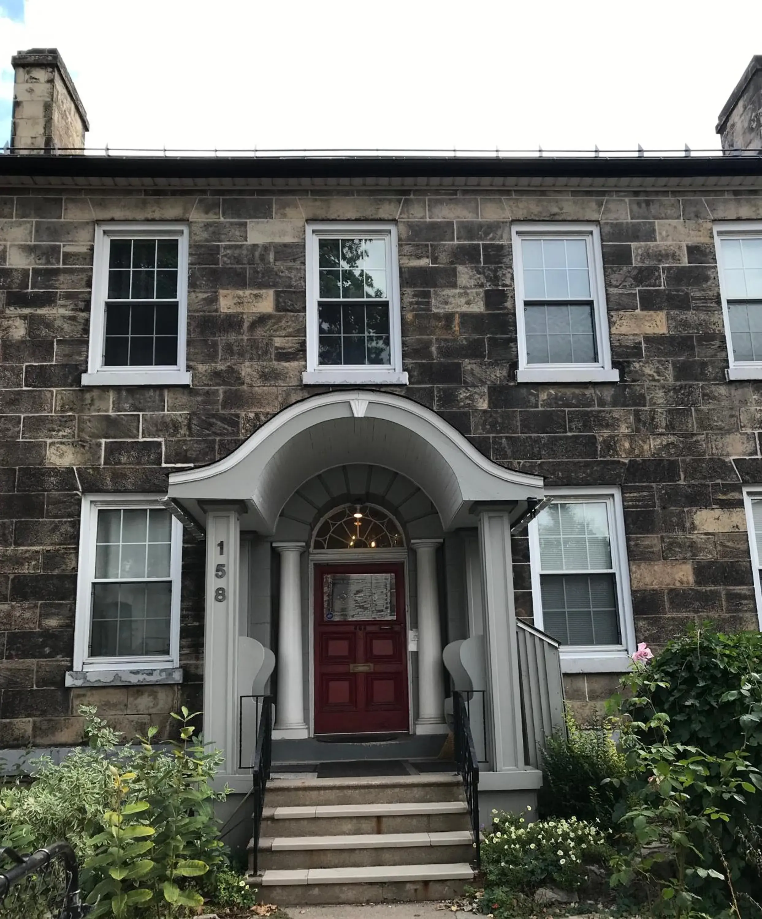 Property building in Pring Guesthouse Property building in Pring Guesthouse