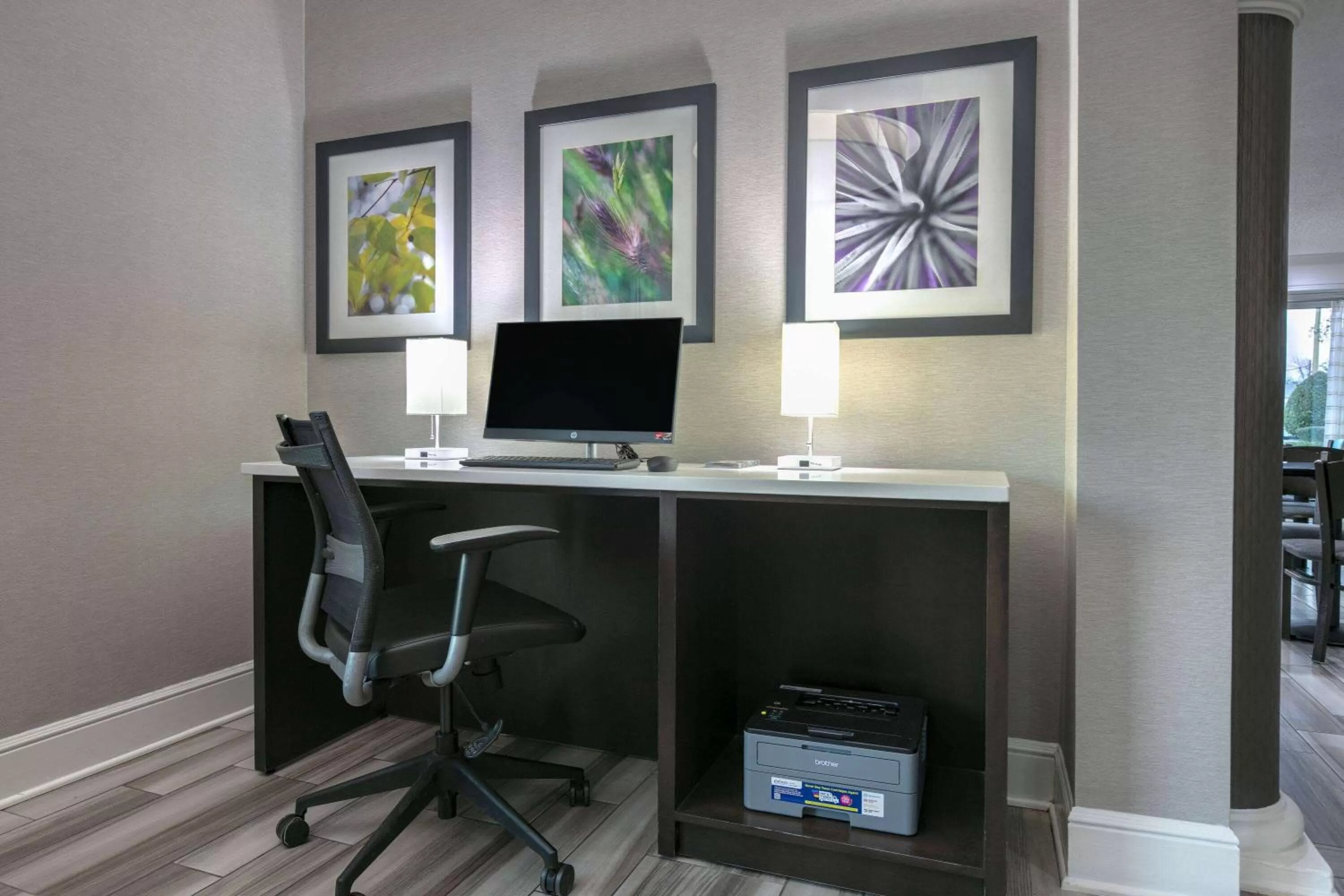 Business facilities in La Quinta Inn by Wyndham Dallas Uptown