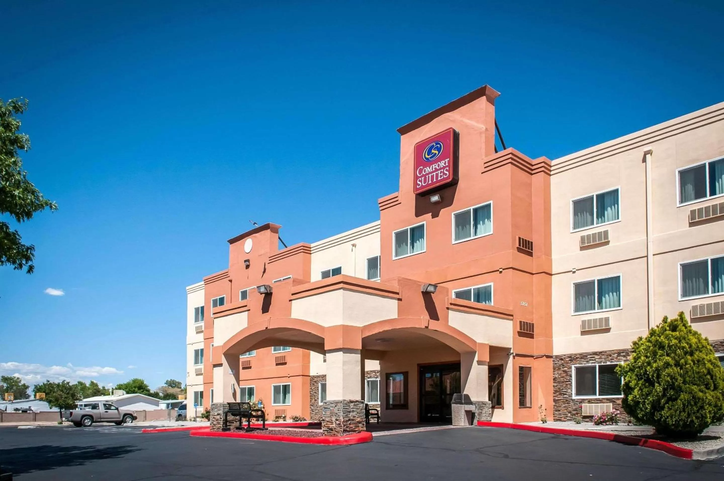 Property building in Comfort Suites Albuquerque-North Journal Center