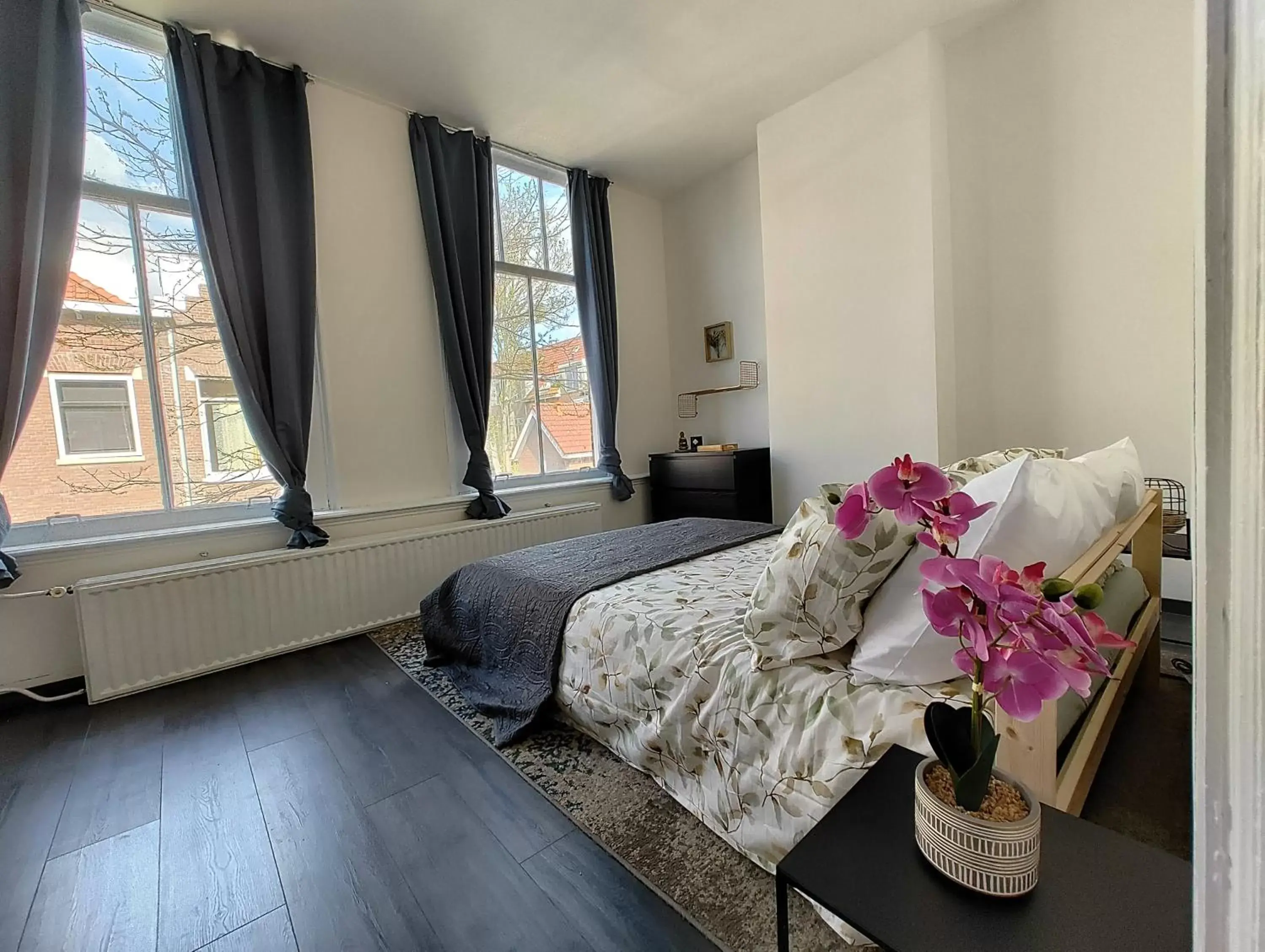 Double Room with Shared Bathroom in The Diesel Bed and Breakfast Double Room with Shared Bathroom in The Diesel Bed and Breakfast