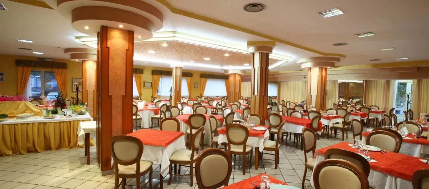 Restaurant/Places to Eat in Hotel Acquario
