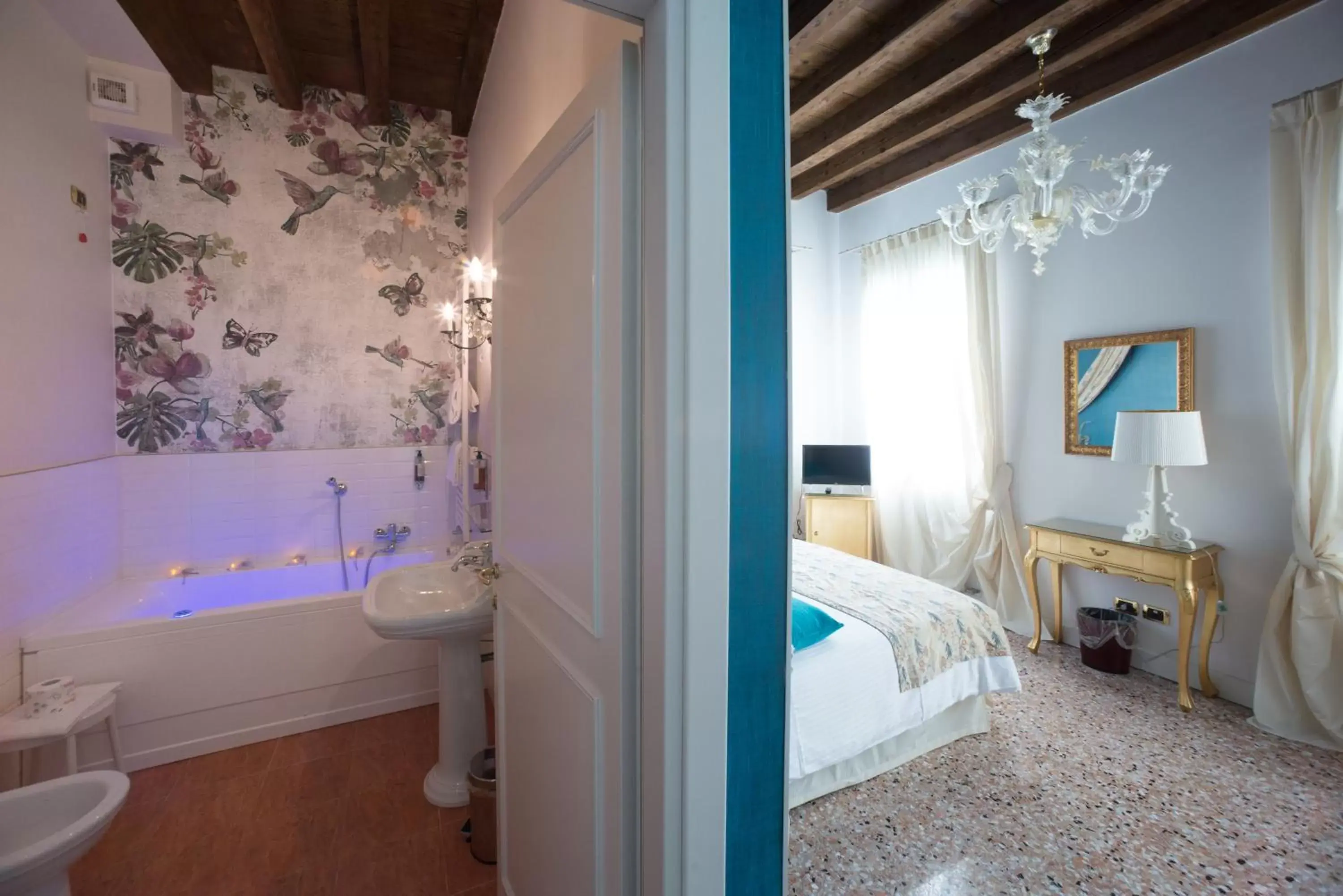 Bathroom, Bed in Villa Gasparini