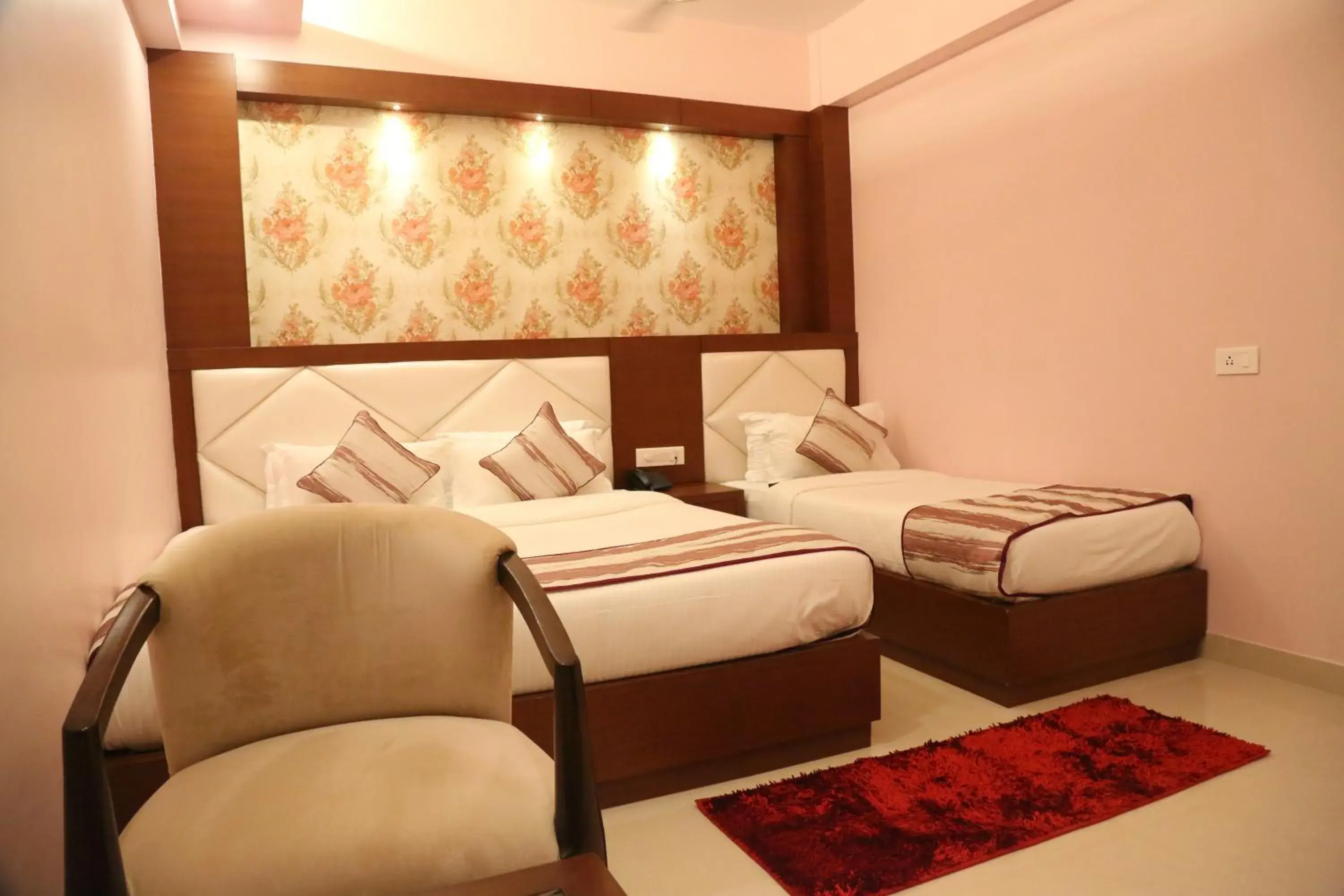 Bed in Hotel Varanasi Inn