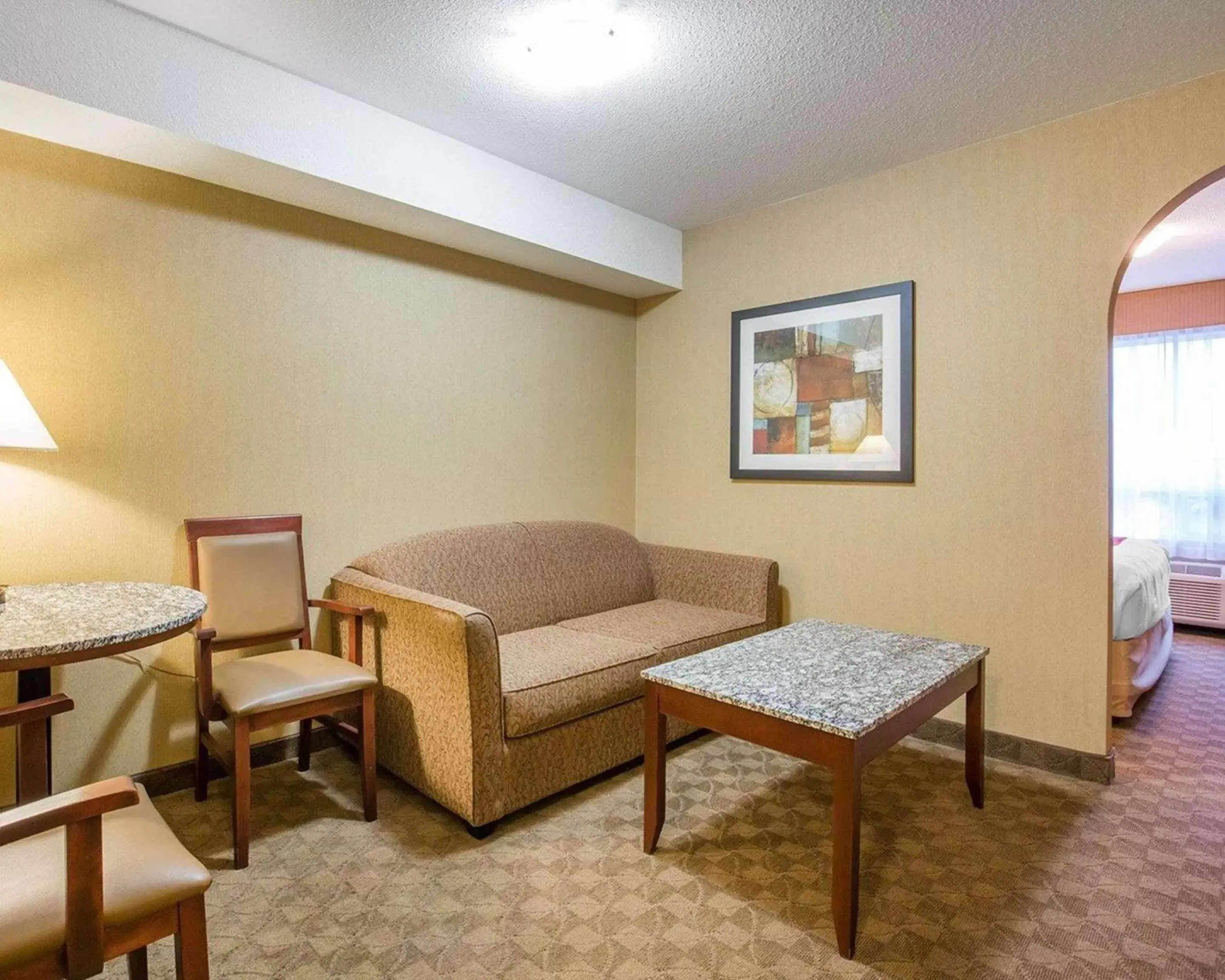 Photo of the whole room, Seating Area in Comfort Inn & Suites Airdrie