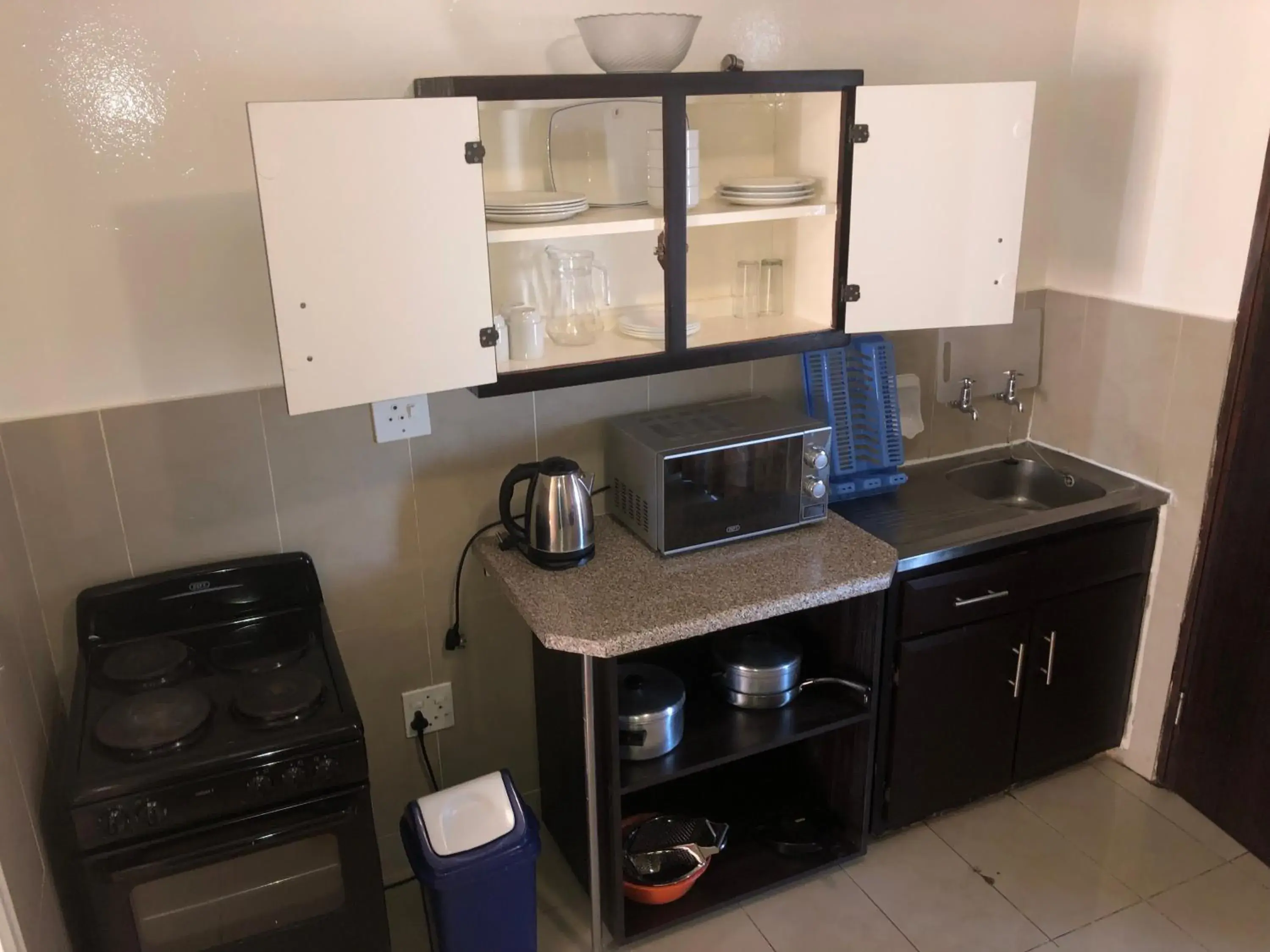 Coffee/tea facilities, Kitchen/Kitchenette in Coastlands Durban Self Catering Holiday Apartments