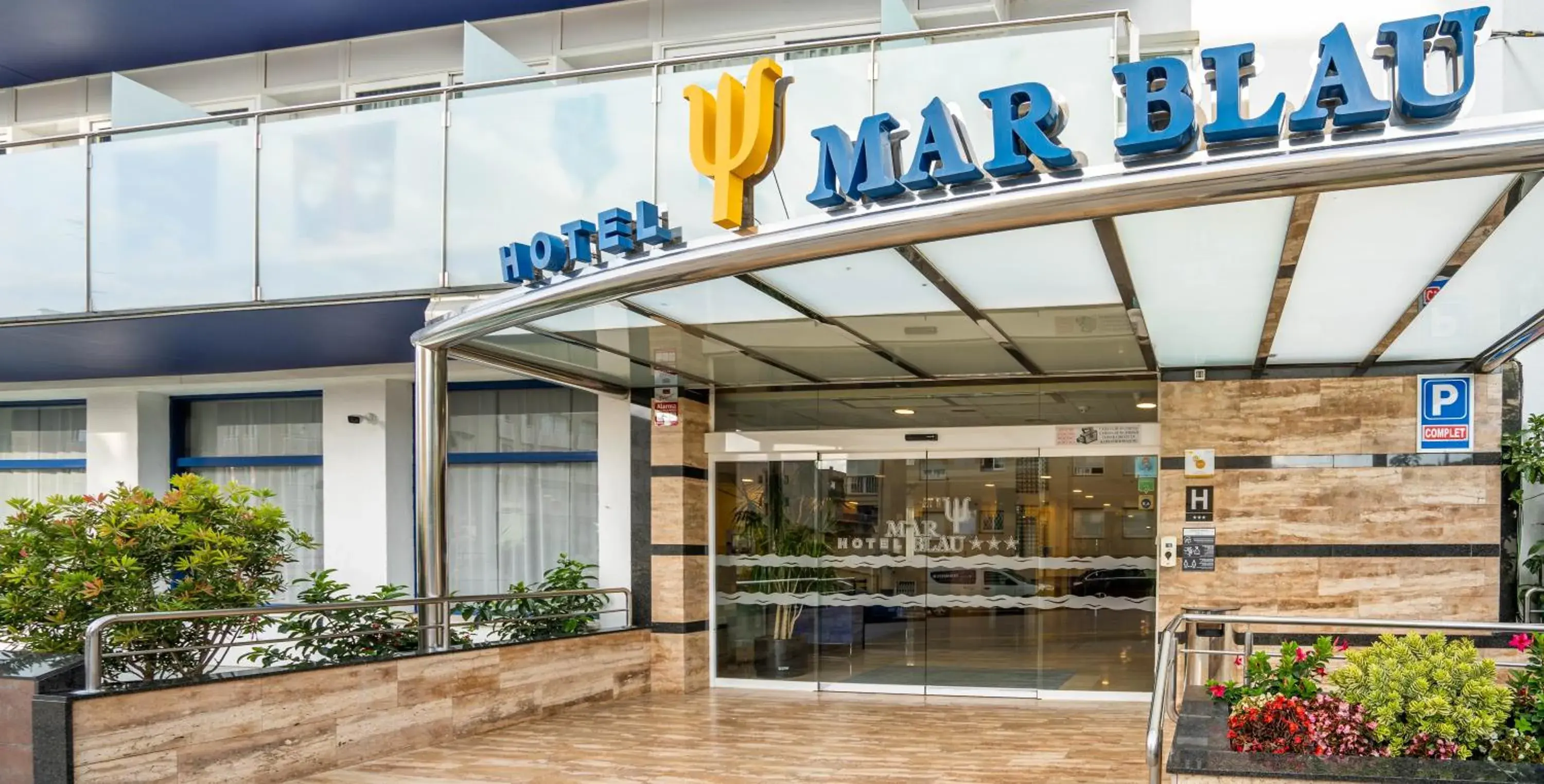 Property building in Hotel Mar Blau