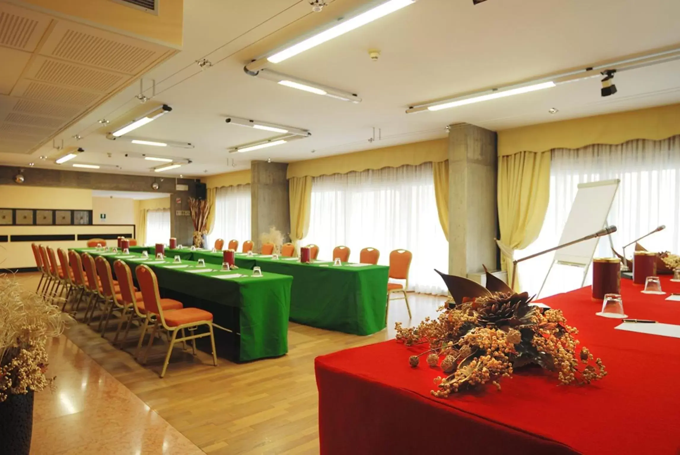 Business facilities in Hotel Leopardi