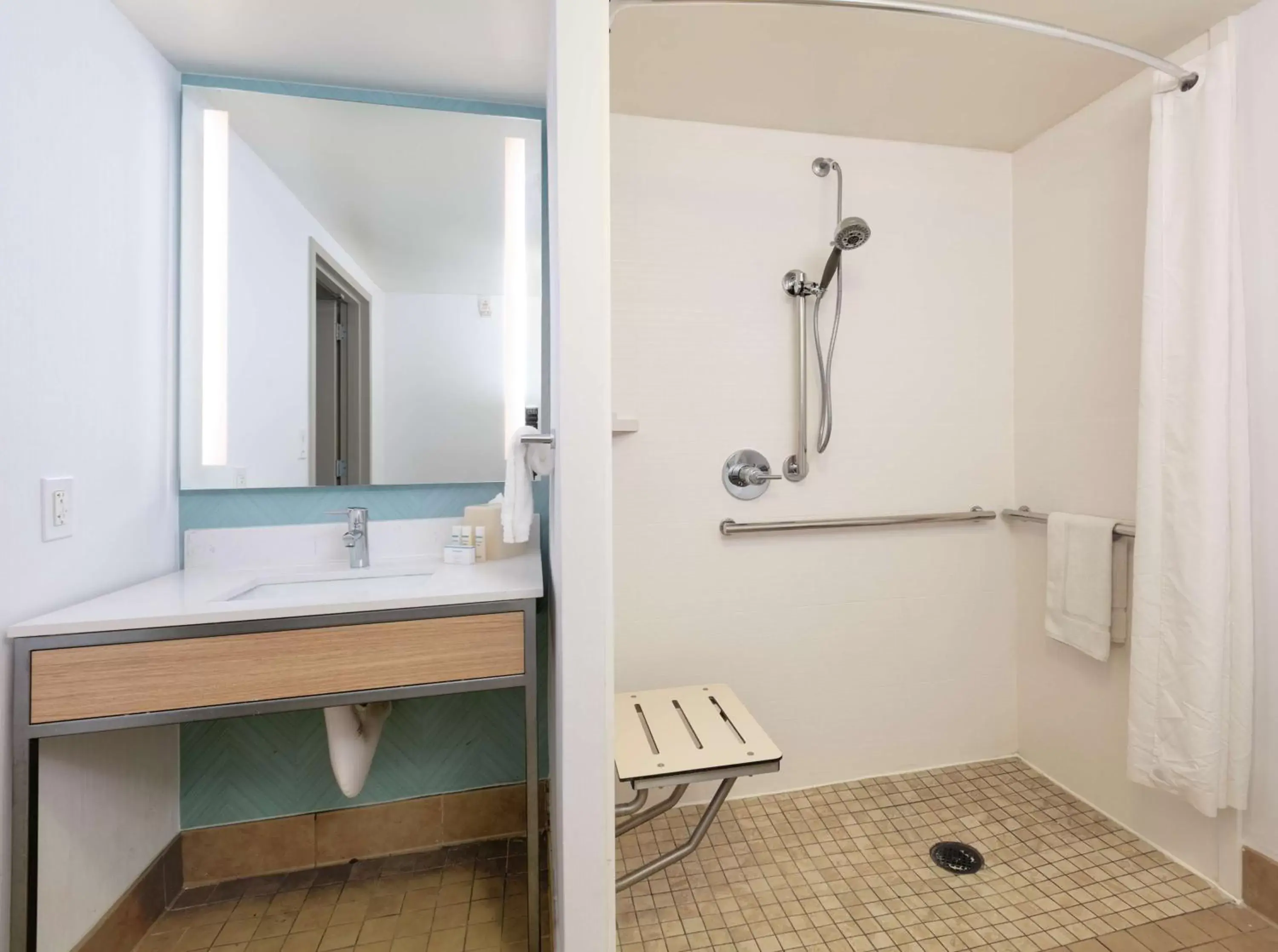 Bathroom in Hilton Garden Inn Irvine East/Lake Forest Bathroom in Hilton Garden Inn Irvine East/Lake Forest