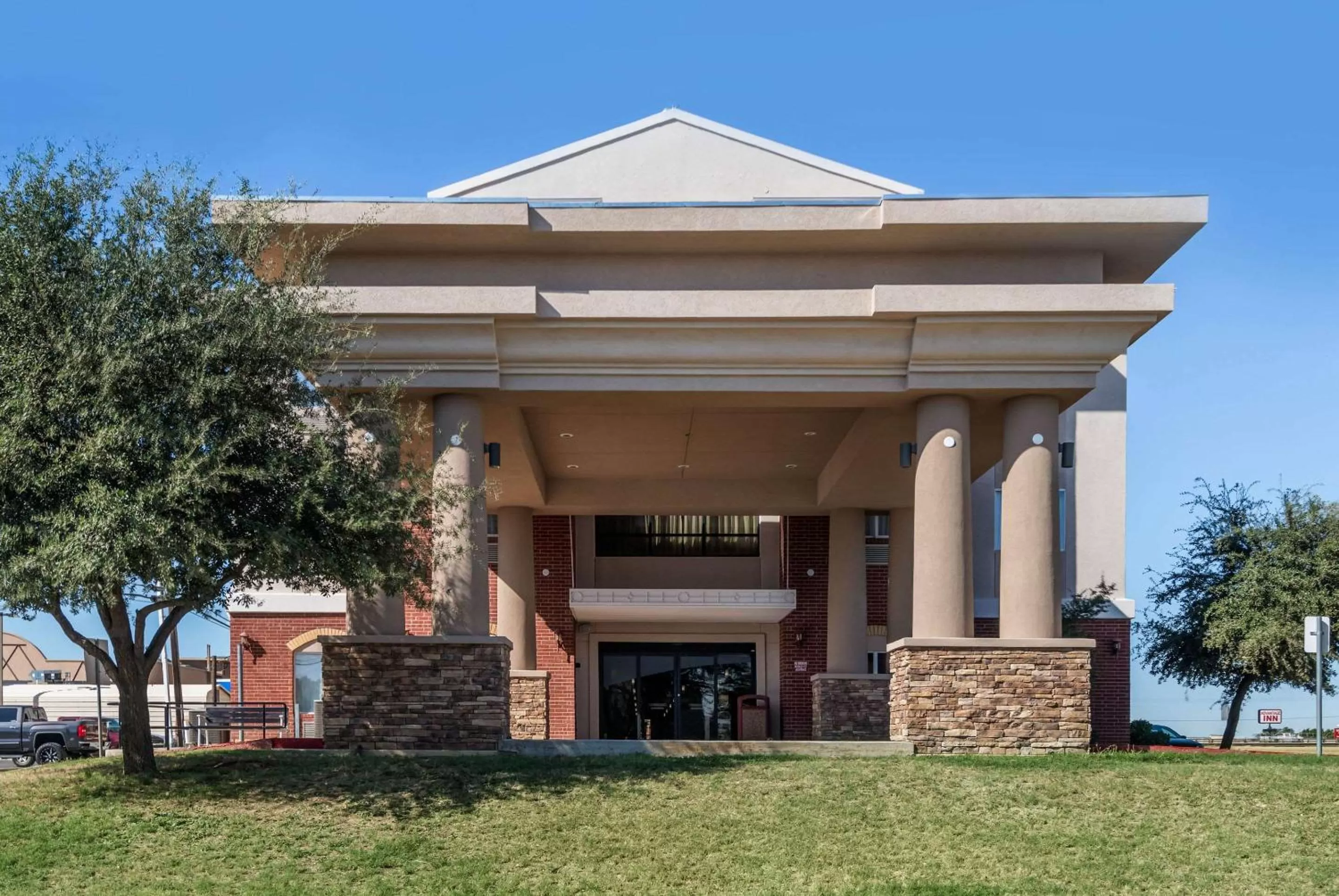 Property building in Comfort Inn & Suites