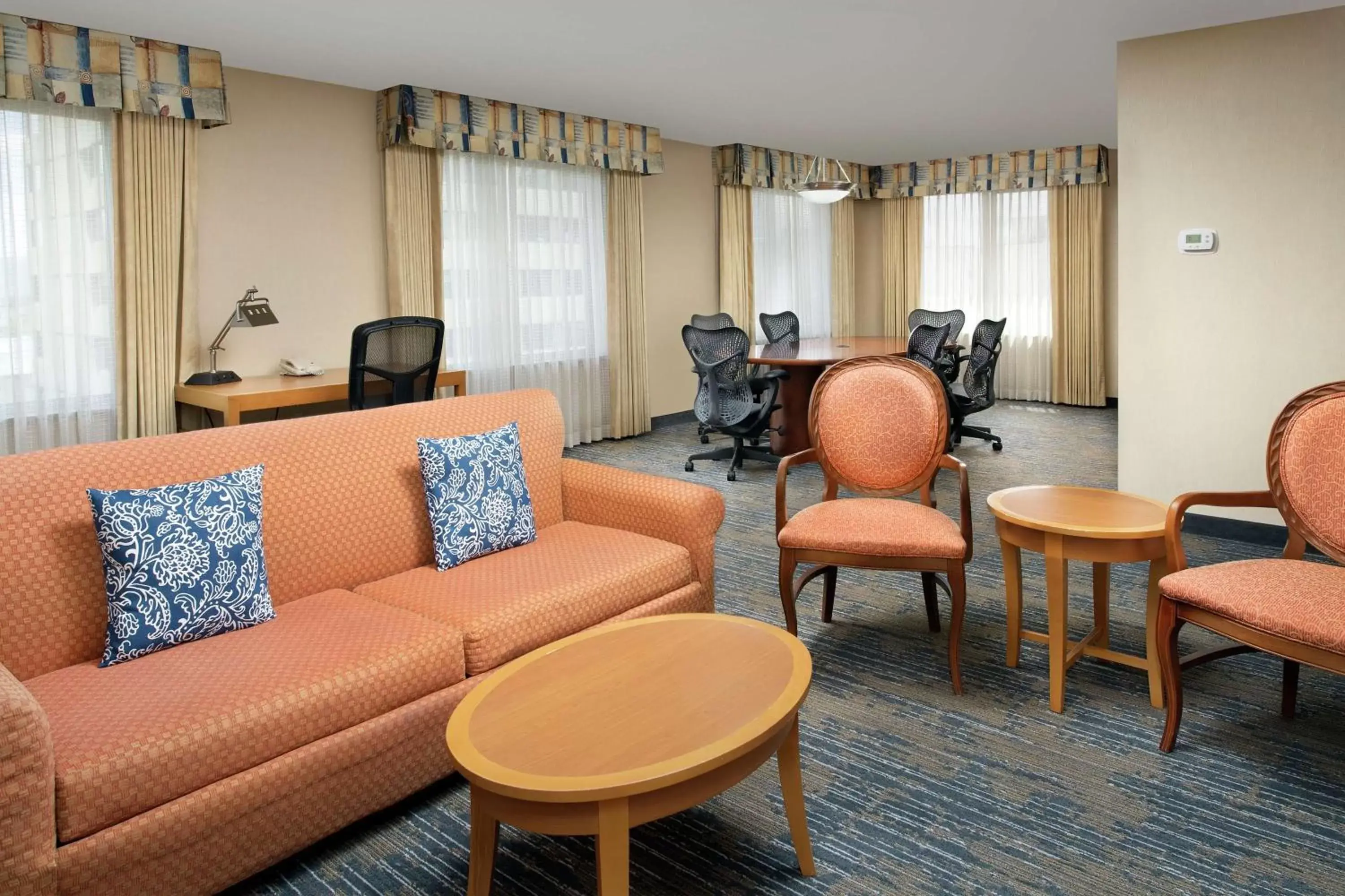 Living room, Seating Area in Hilton Garden Inn Yakima Downtown