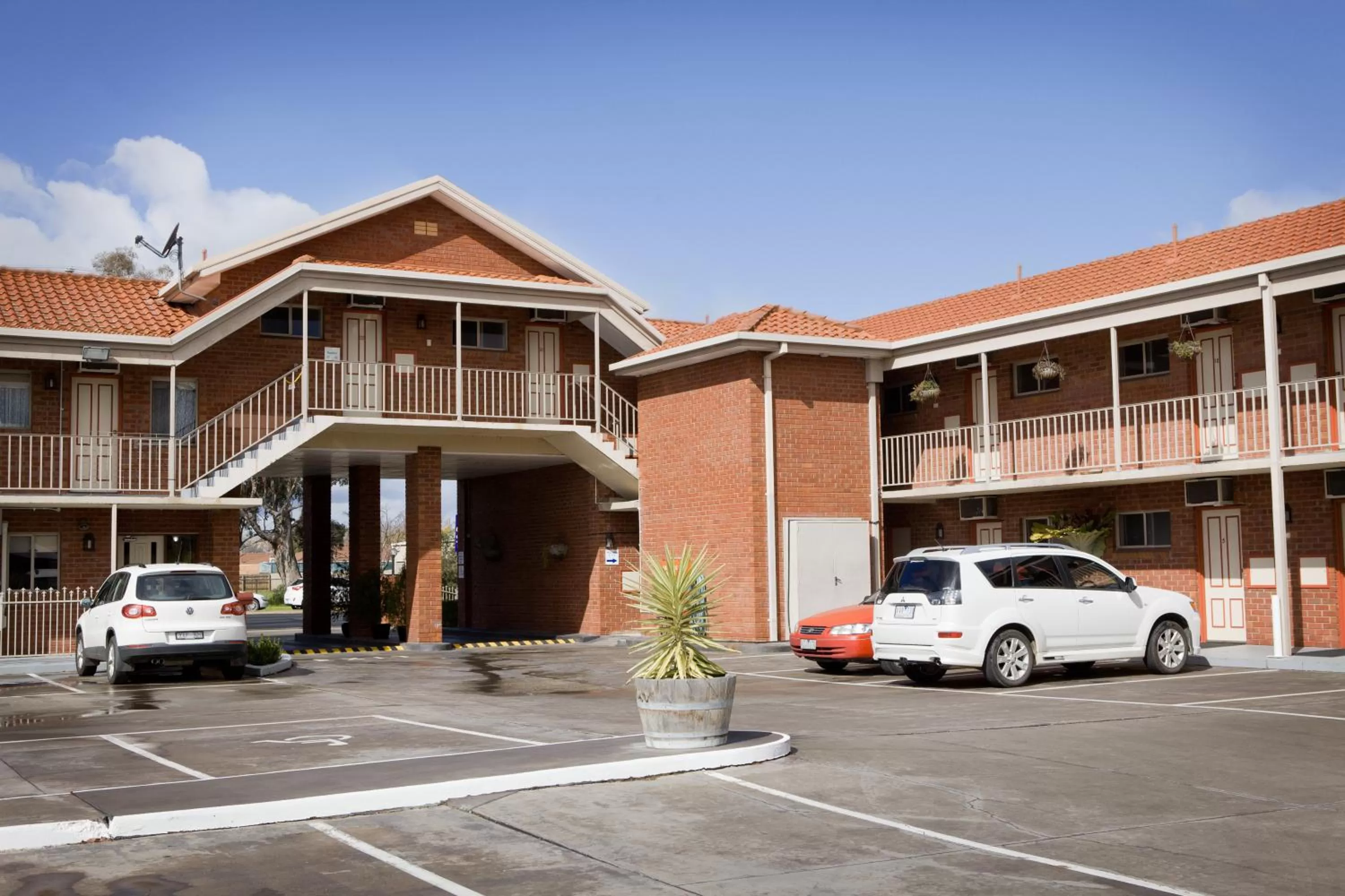 Property building in Courtyard Motor Inn