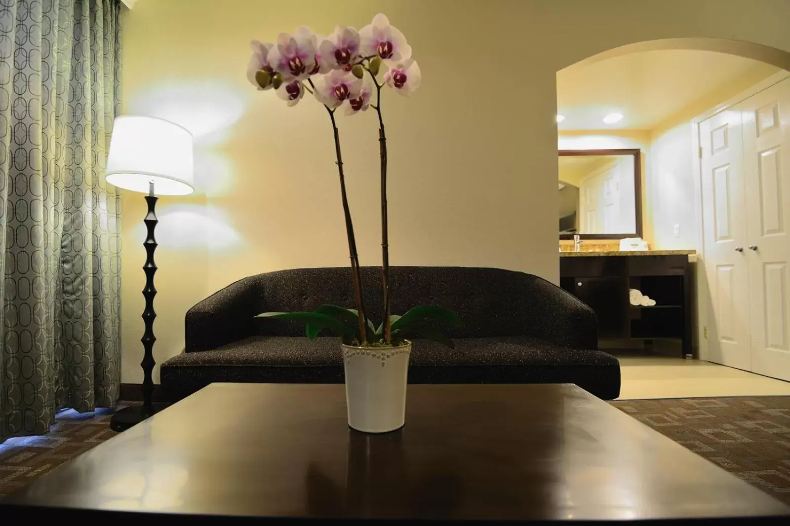 Living room, Seating Area in Days Inn by Wyndham Downey