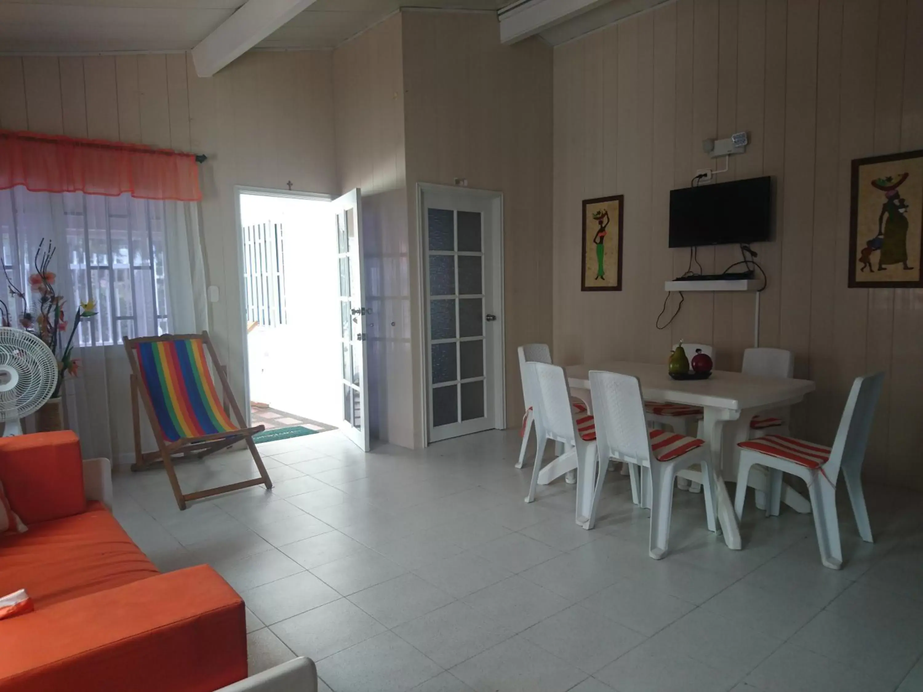 Living room in Tropical Coral Living room in Tropical Coral