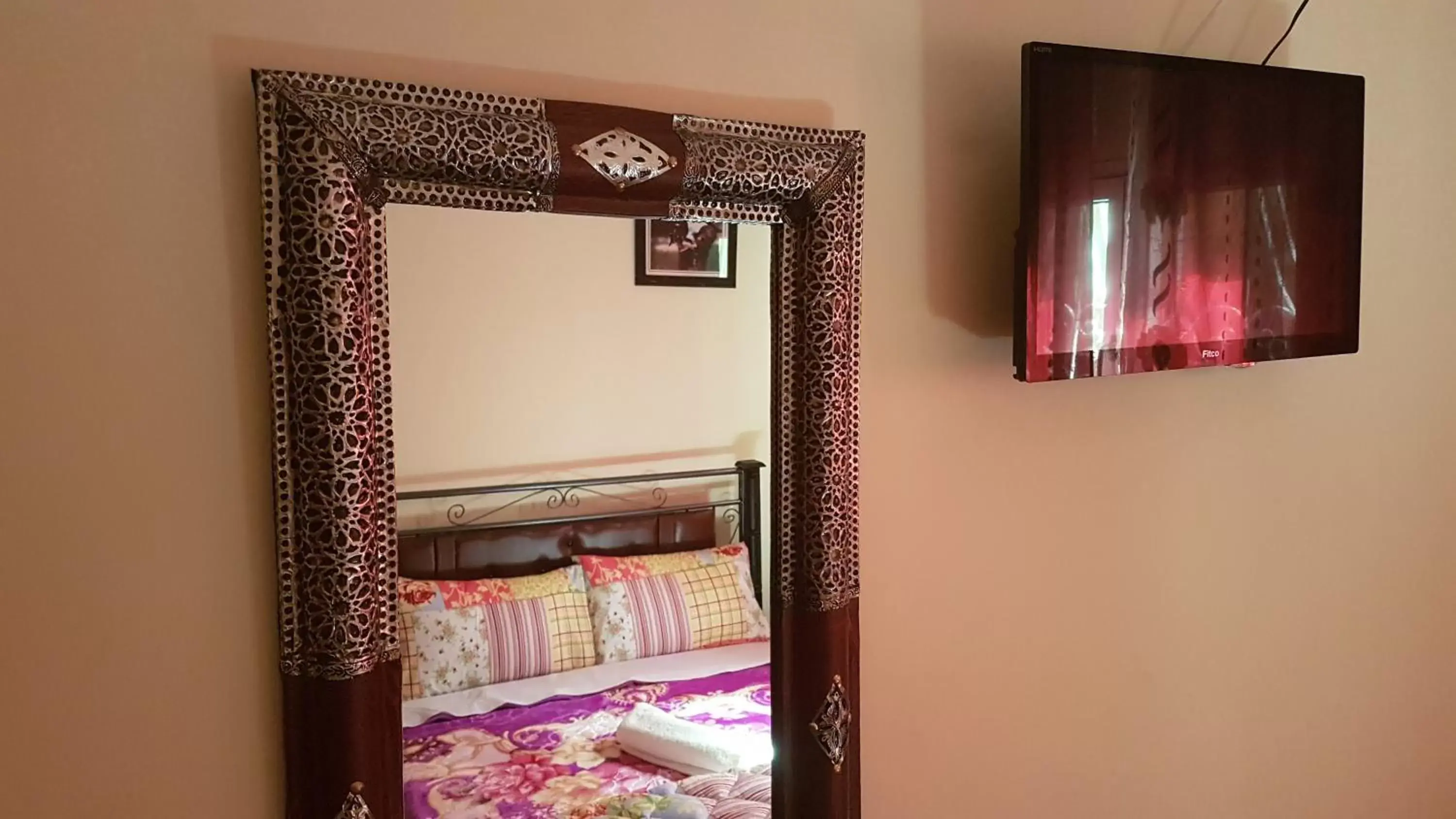 Standard Double Room with Shared Bathroom in Hotel Nice 06 Standard Double Room with Shared Bathroom in Hotel Nice 06