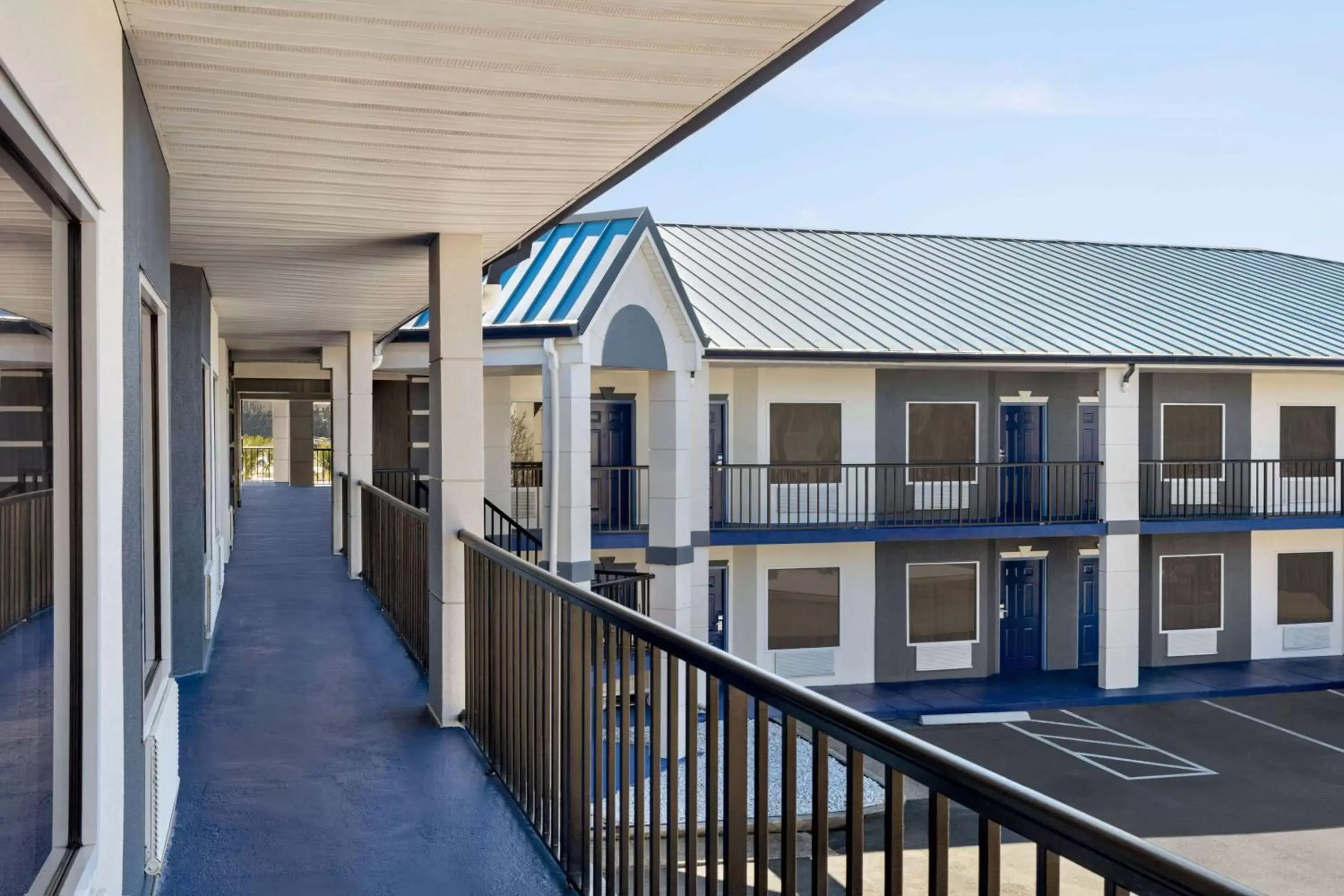 Property building, Balcony/Terrace in Days Inn by Wyndham Kingsland GA