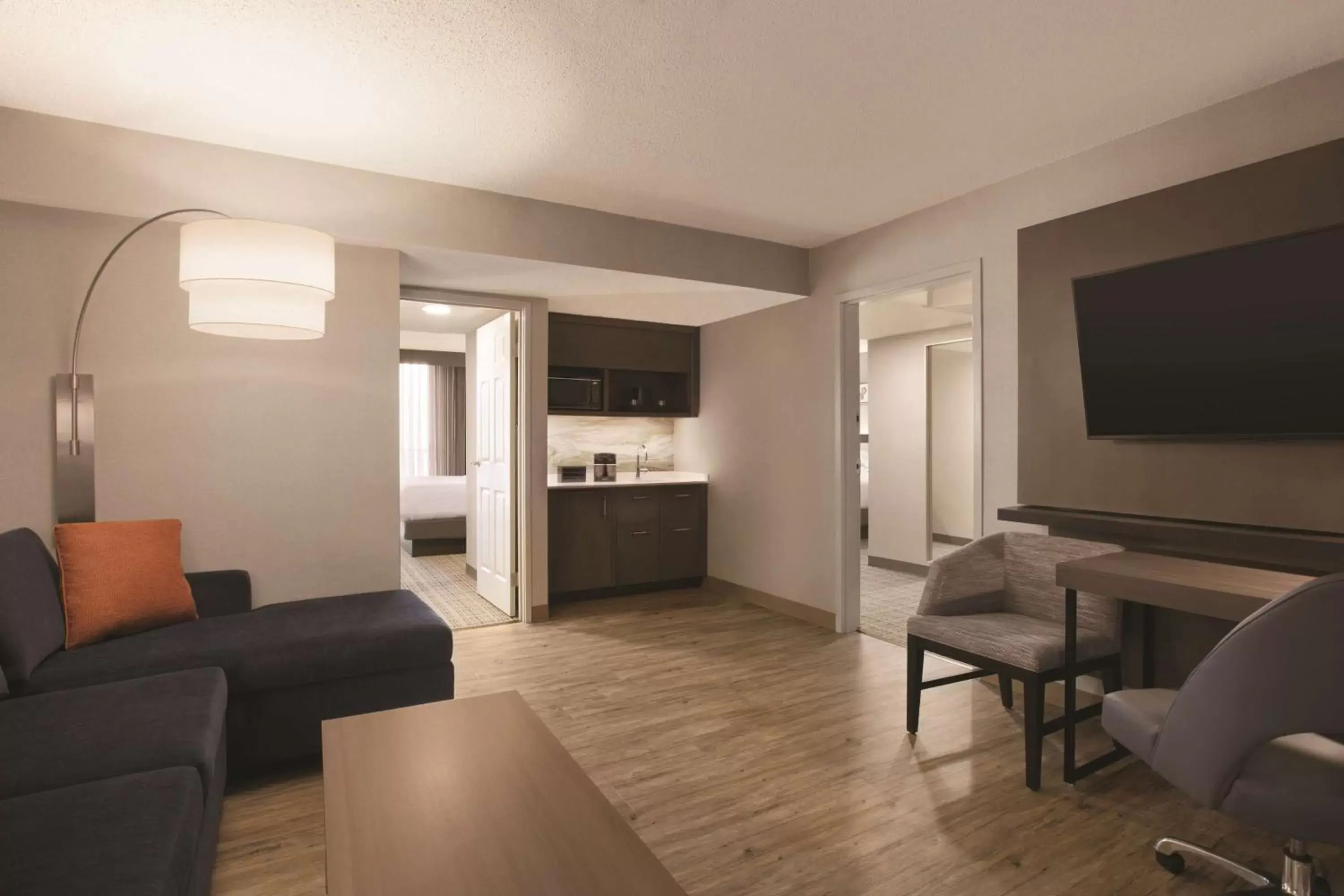 Bedroom, Seating Area in Embassy Suites by Hilton Richmond