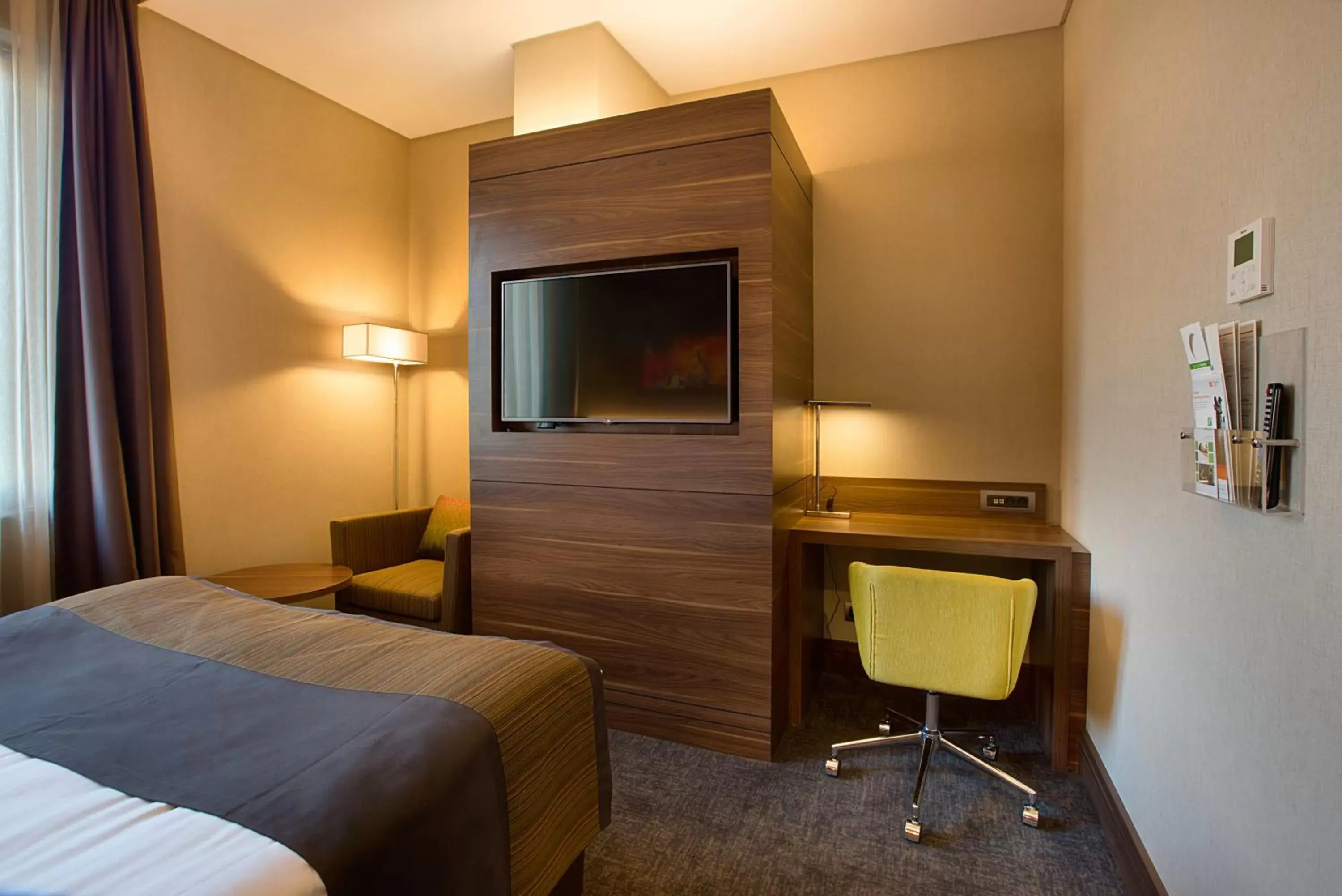 Bed, TV/Entertainment Center in Holiday Inn Istanbul - Kadikoy, an IHG Hotel