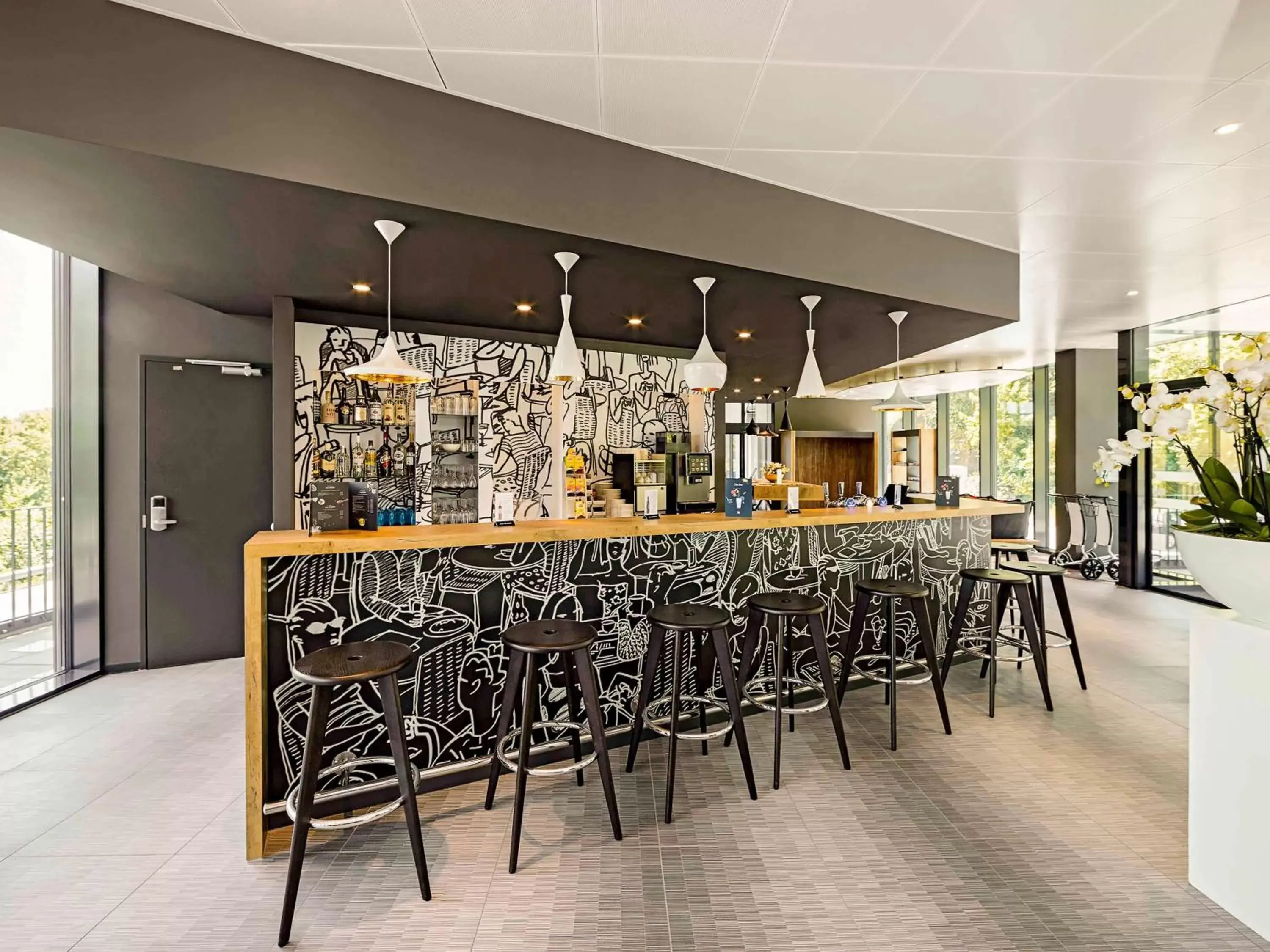 Lounge or bar in ibis Baden Neuenhof Lounge or bar in ibis Baden Neuenhof