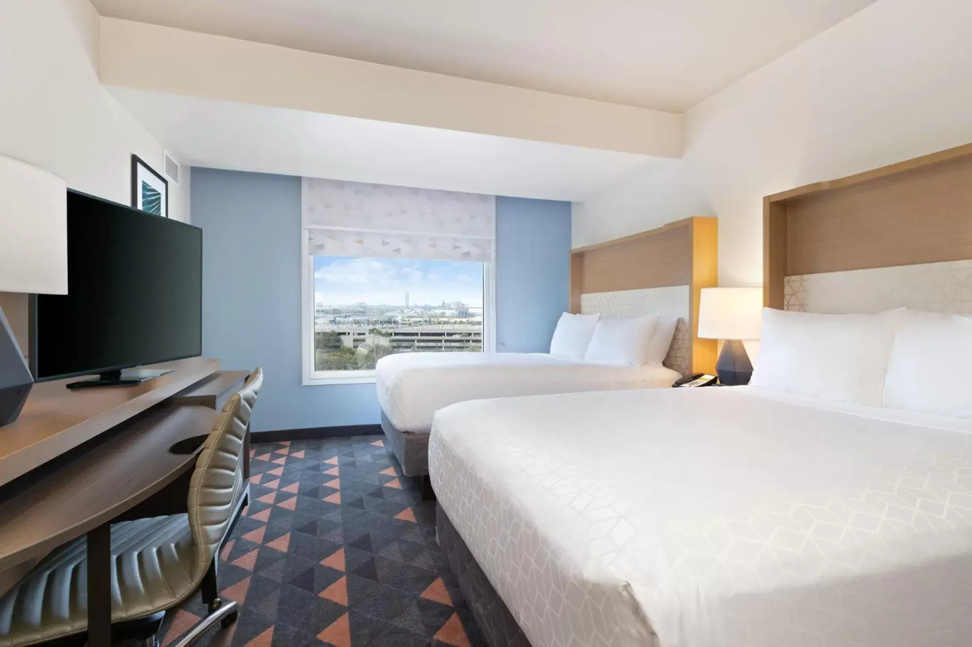 Bedroom, Bed in Holiday Inn & Suites Across From Universal Orlando, an IHG Hotel
