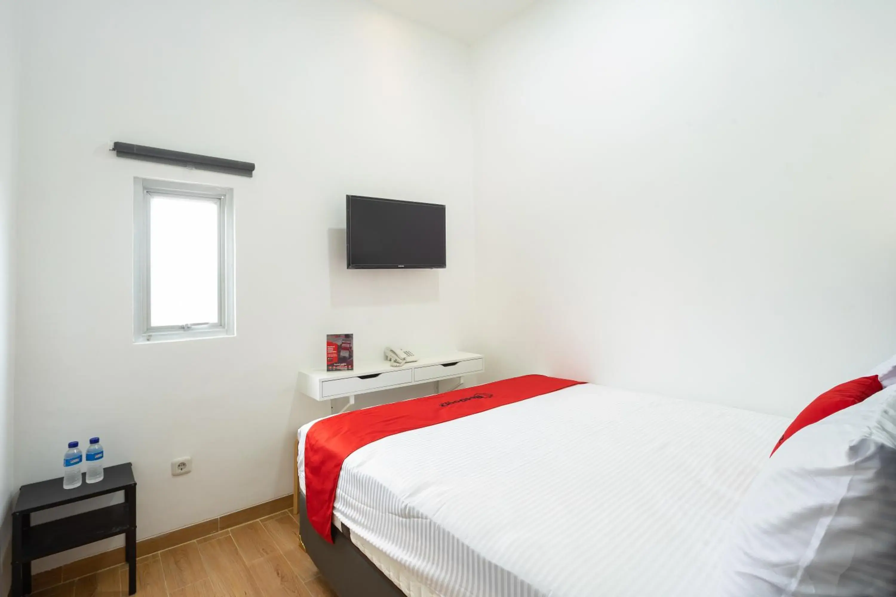 Bedroom, Bed in RedDoorz Plus @ Danau Sunter Utara