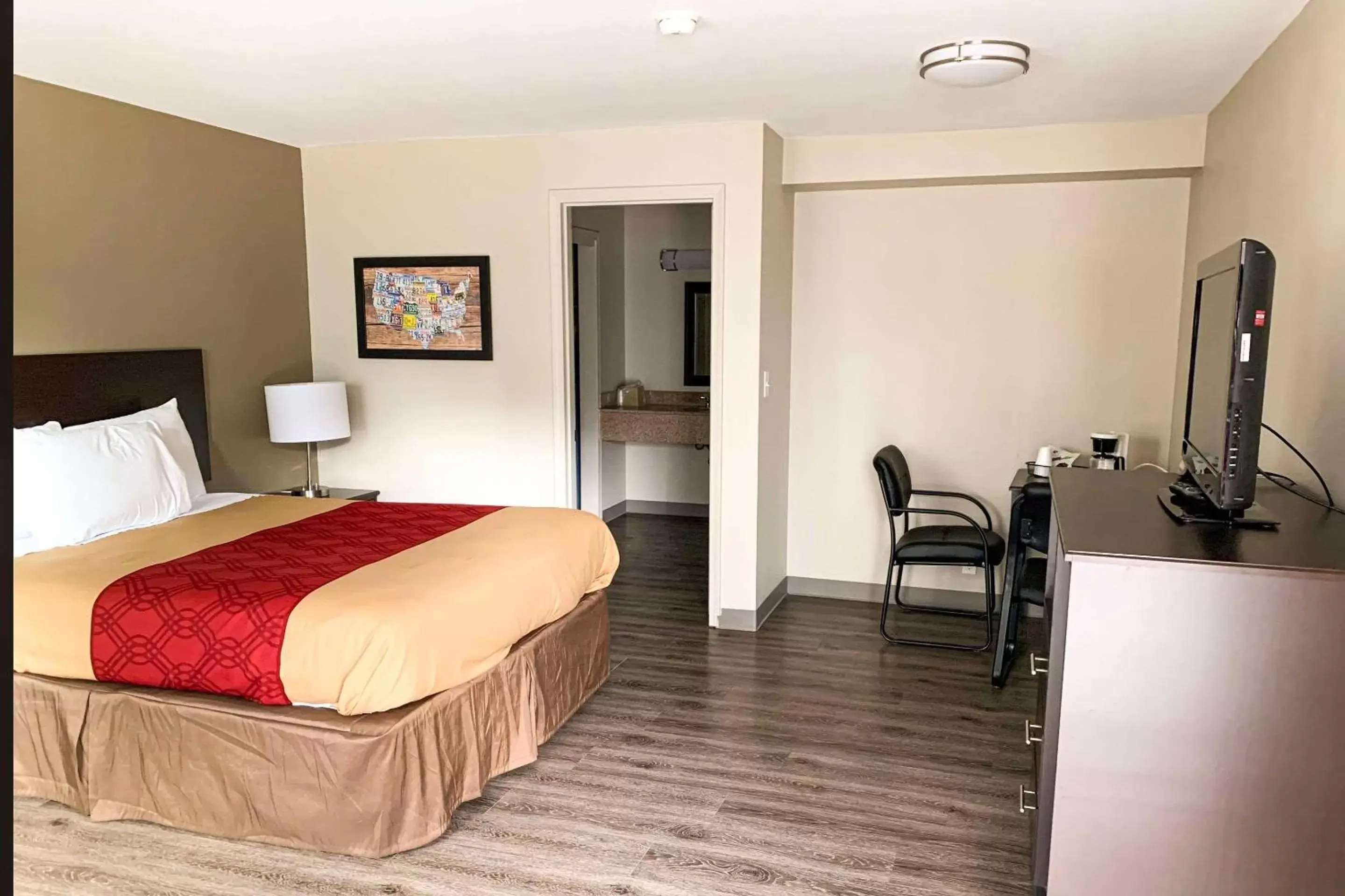 Bedroom in Econo Lodge Vancouver