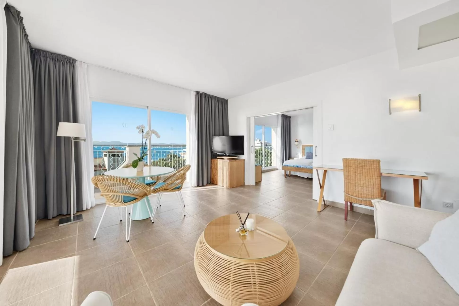 Suite with Sea View in Hotel Villa Chiquita