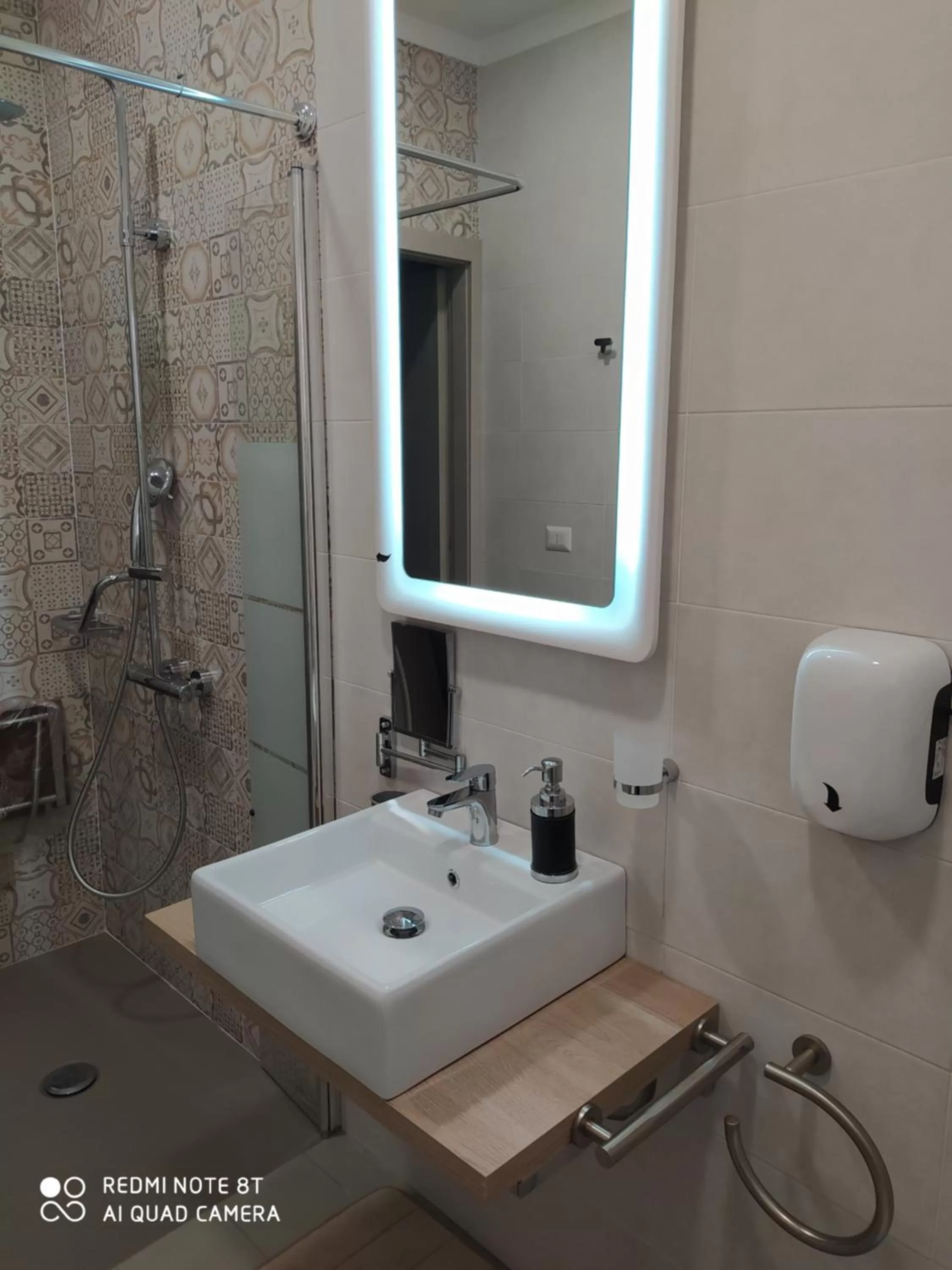 Shower in "La Selvetta" bed and breakfast