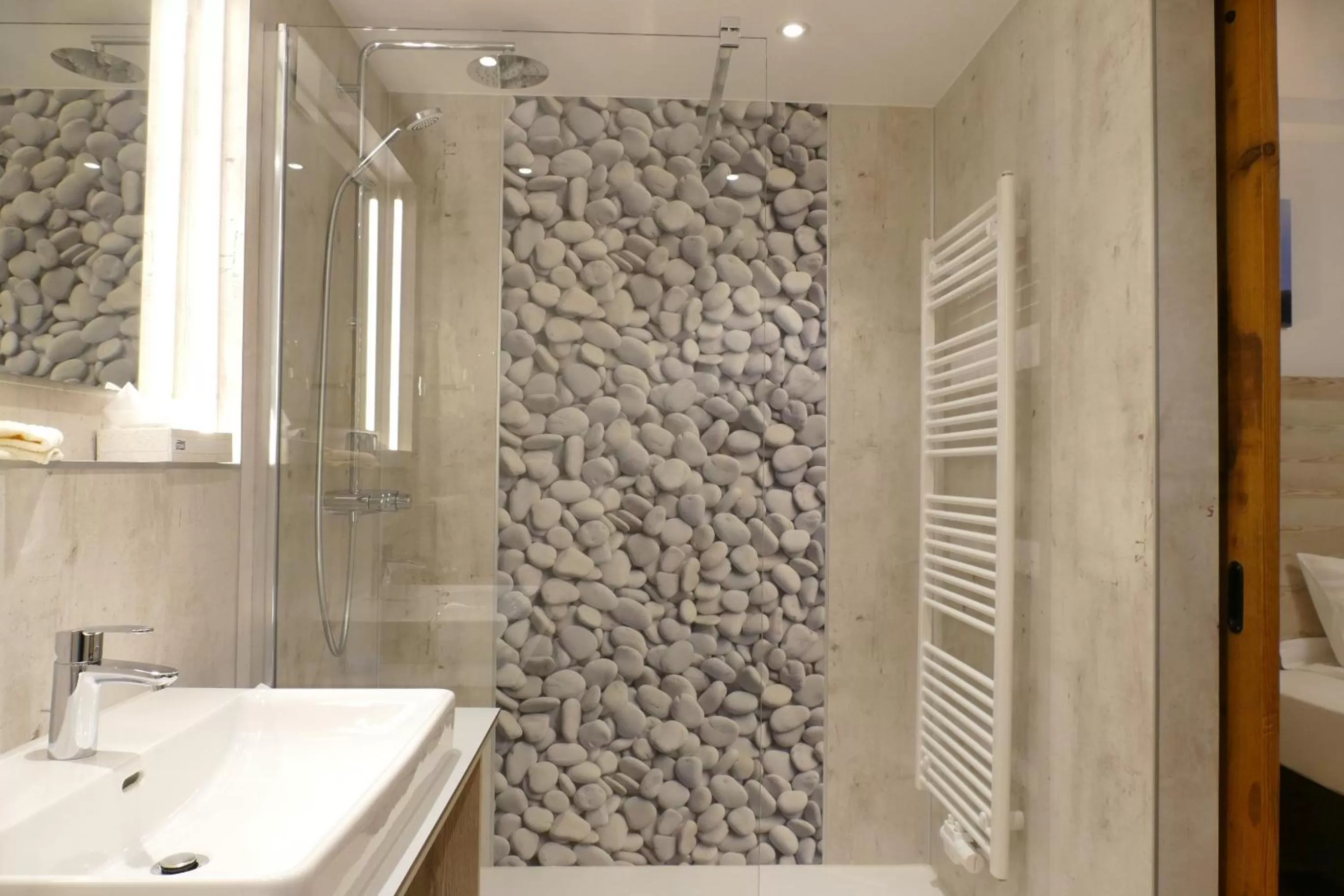 Bathroom in Altstadt-Hotel Zum Hechten