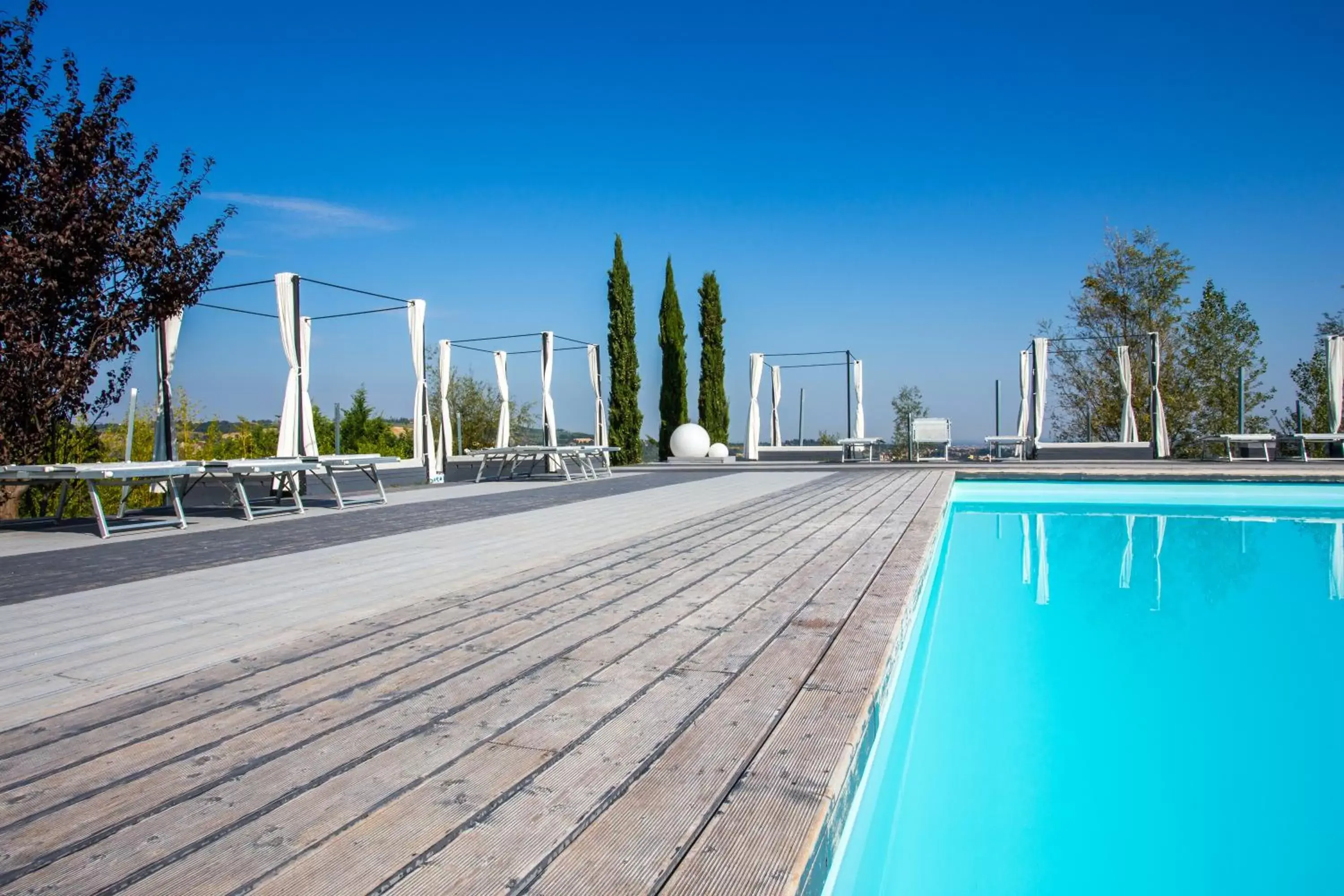 Swimming Pool in Gelso Bianco Country Resort