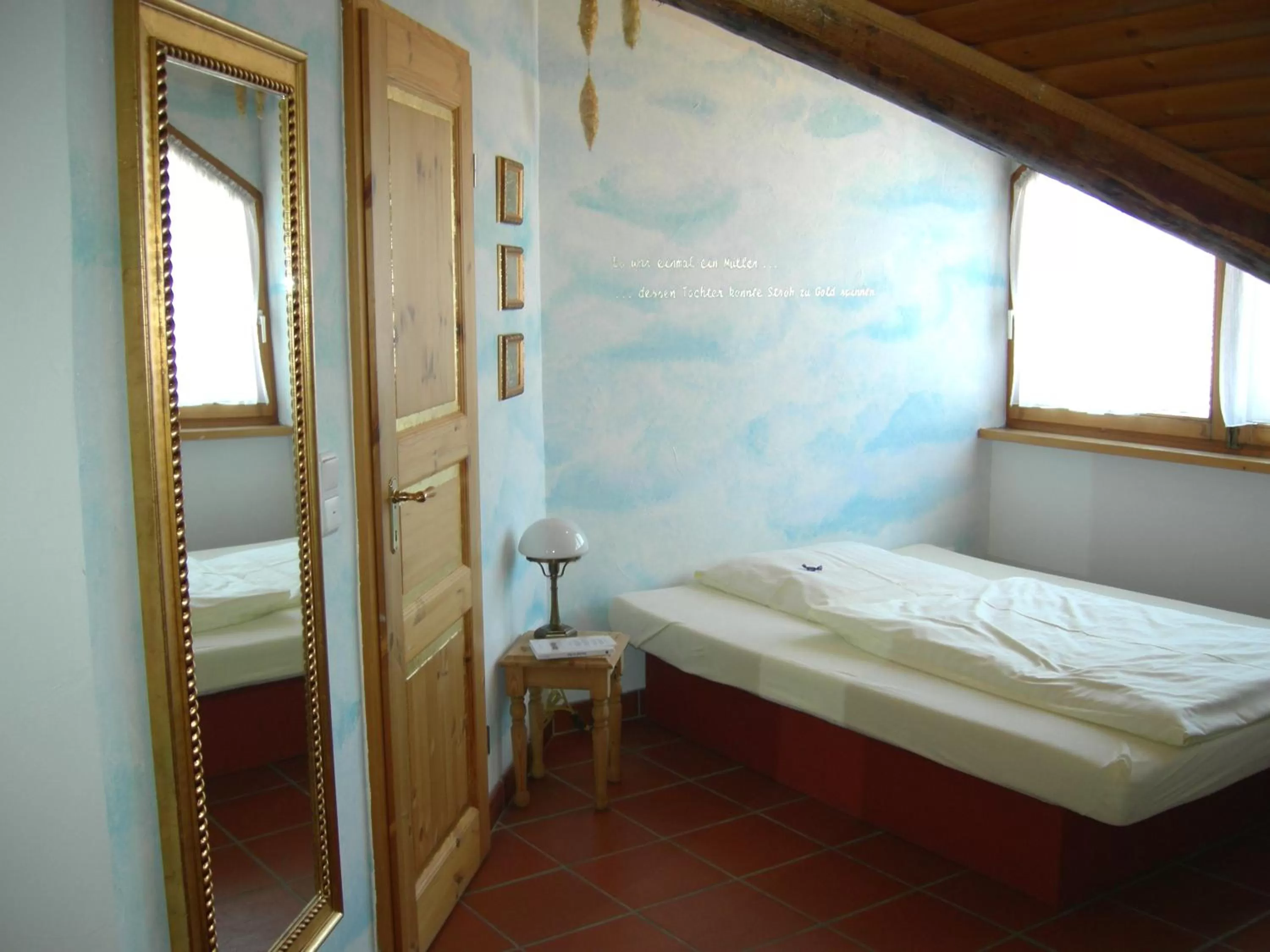 Day, Bed in Hotel Goldflair am Rathaus