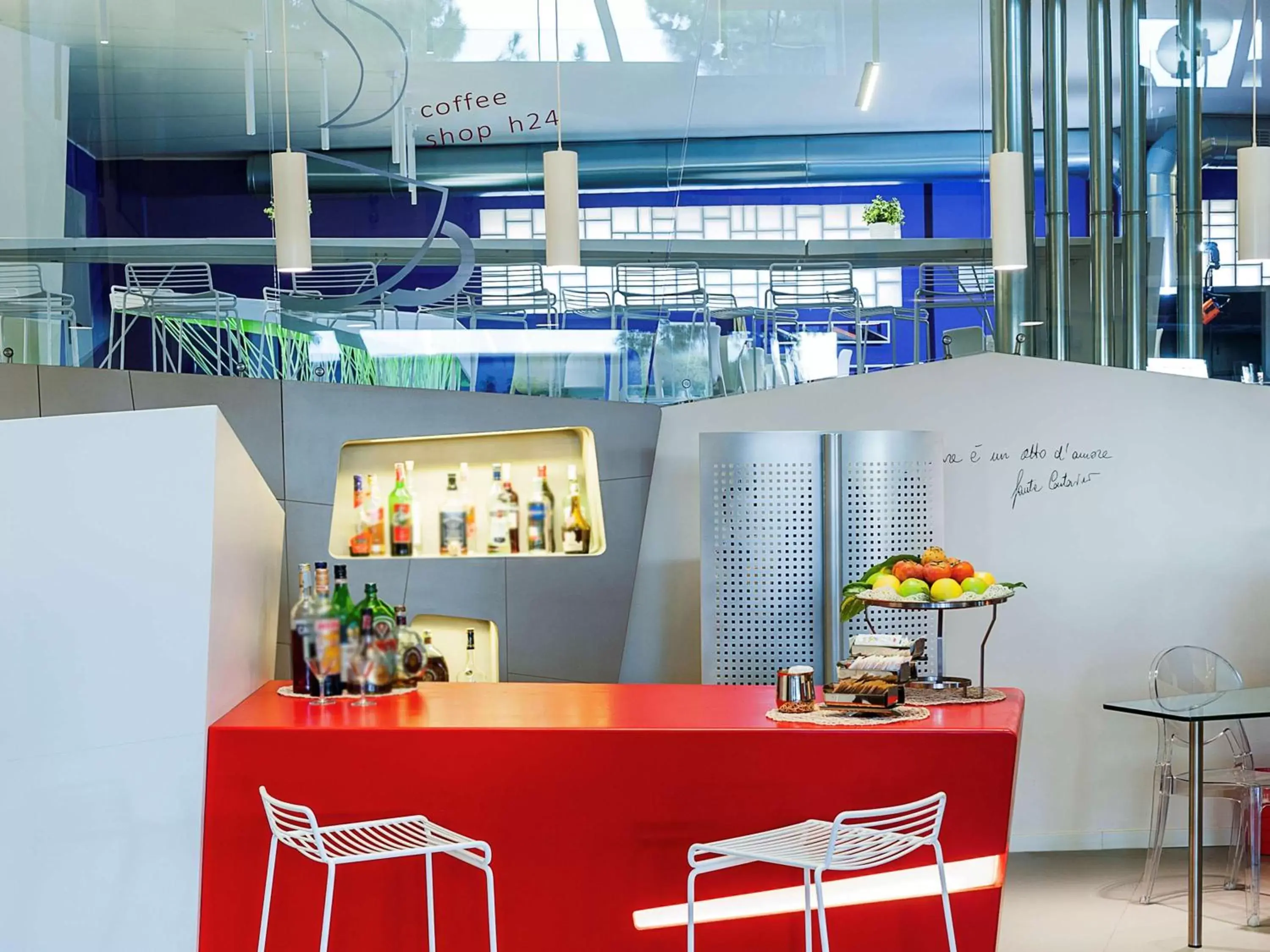 Lounge or bar in Ibis Styles Palermo President