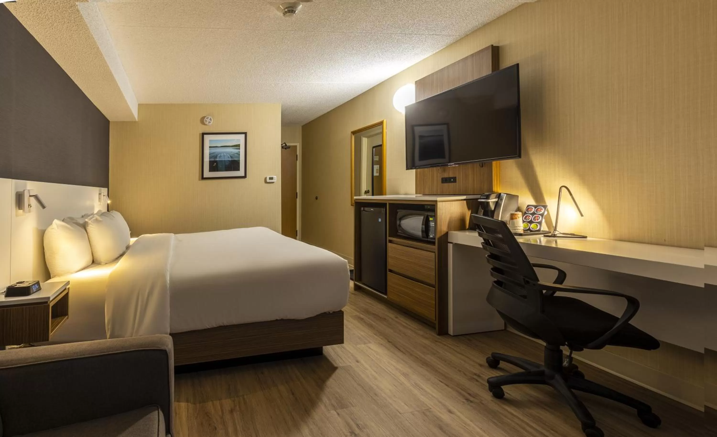 Photo of the whole room, Bed in Comfort Inn