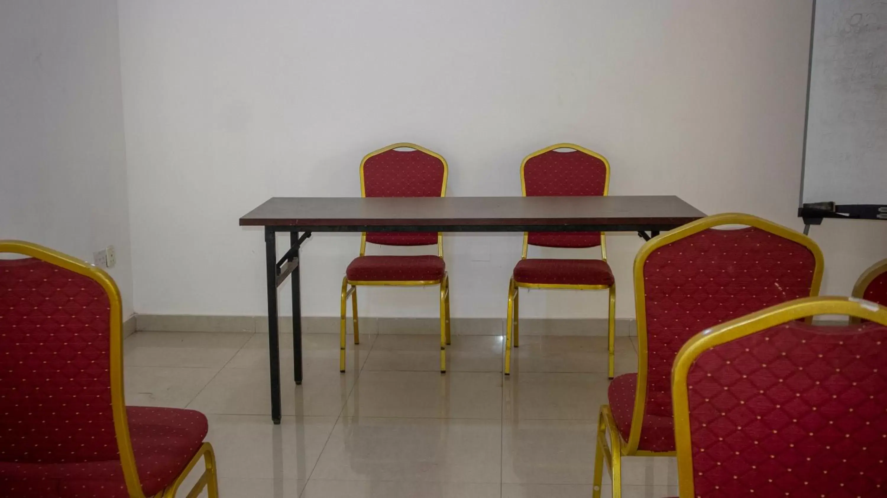 Meeting/conference room, Dining Area in Pekan Hotel