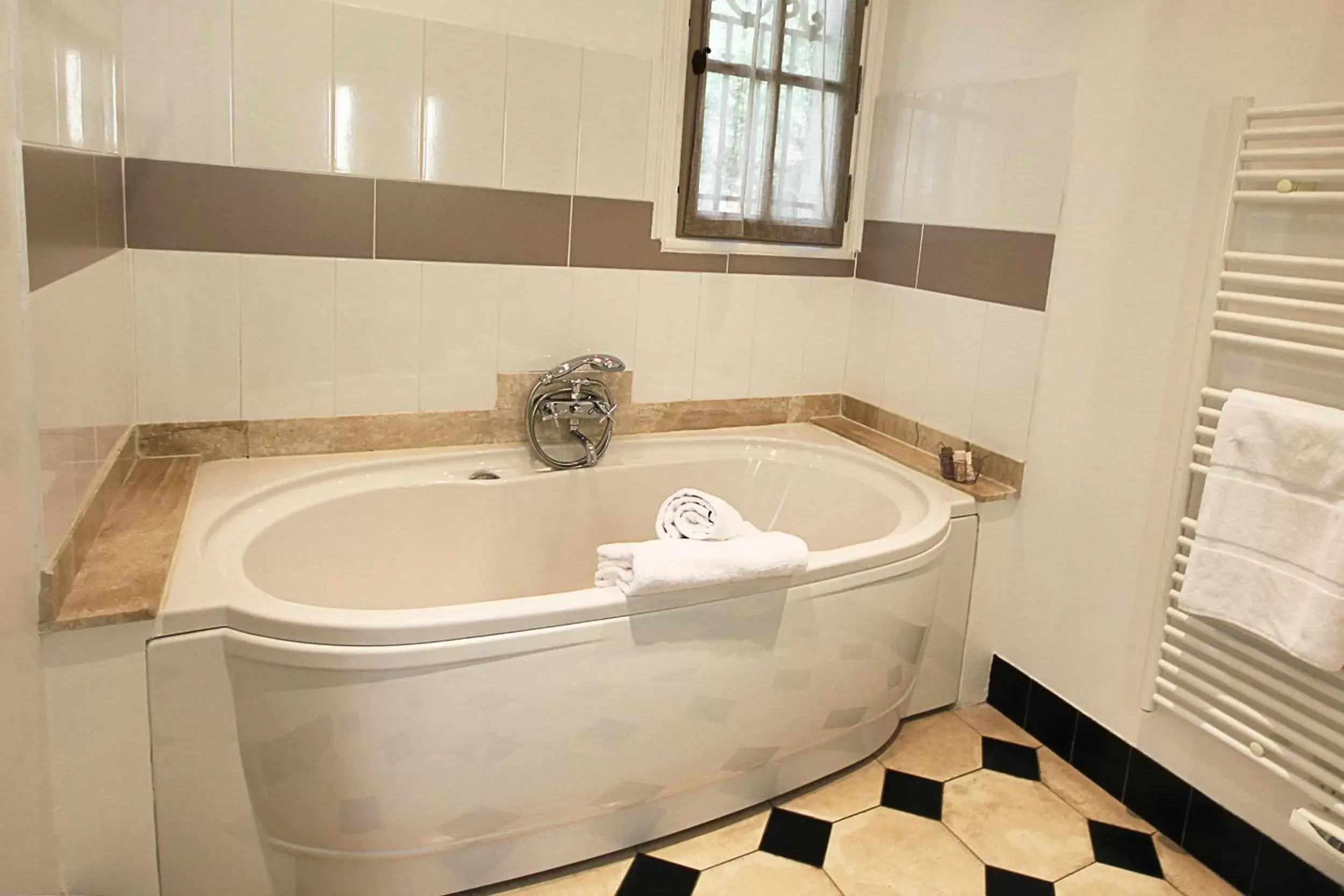 Bathroom in Hôtel du Clos