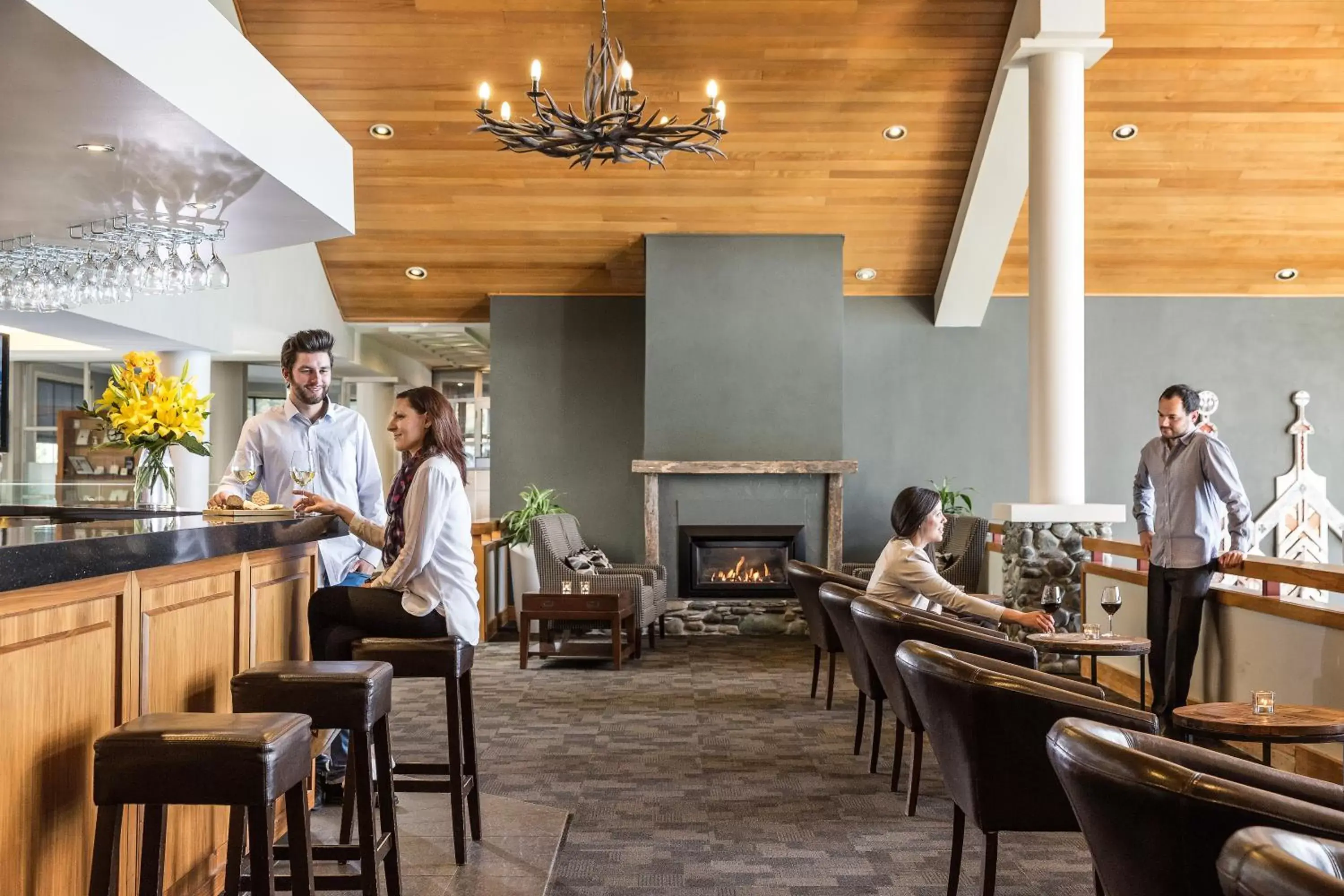 Lounge or bar, Restaurant/Places to Eat in Mercure Queenstown Resort