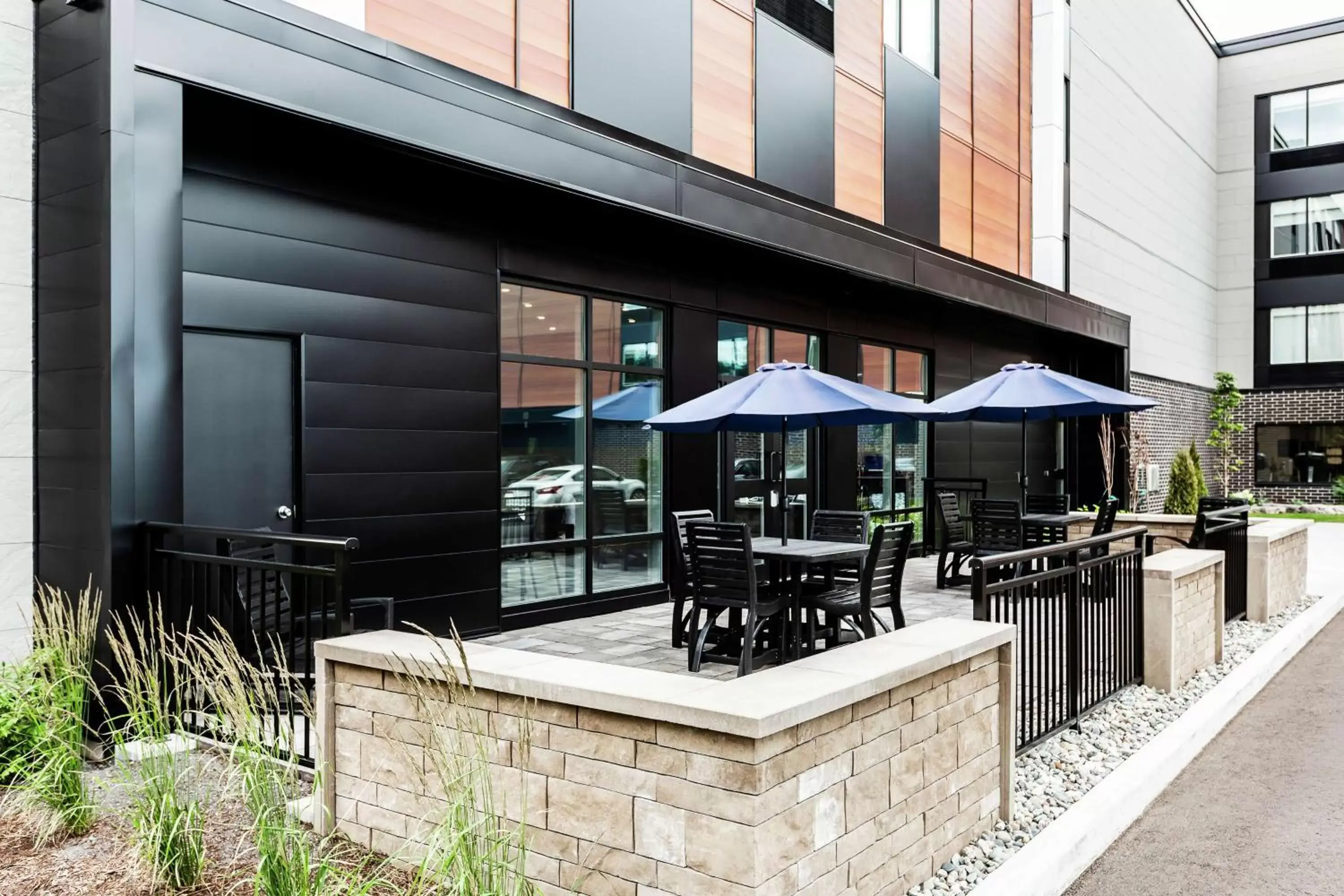 Patio in Hampton Inn & Suites by Hilton Québec - Beauport