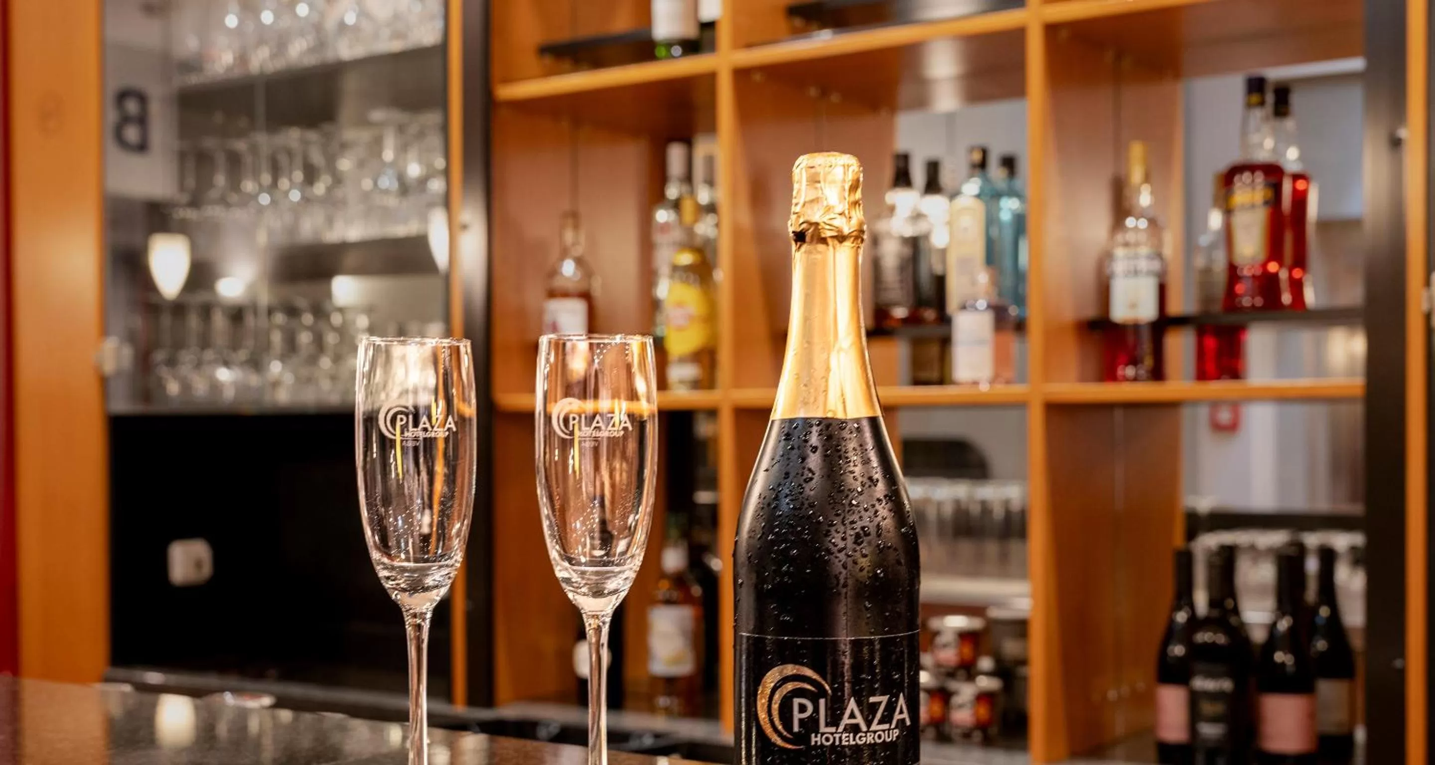 Lounge or bar in PLAZA Premium Köln