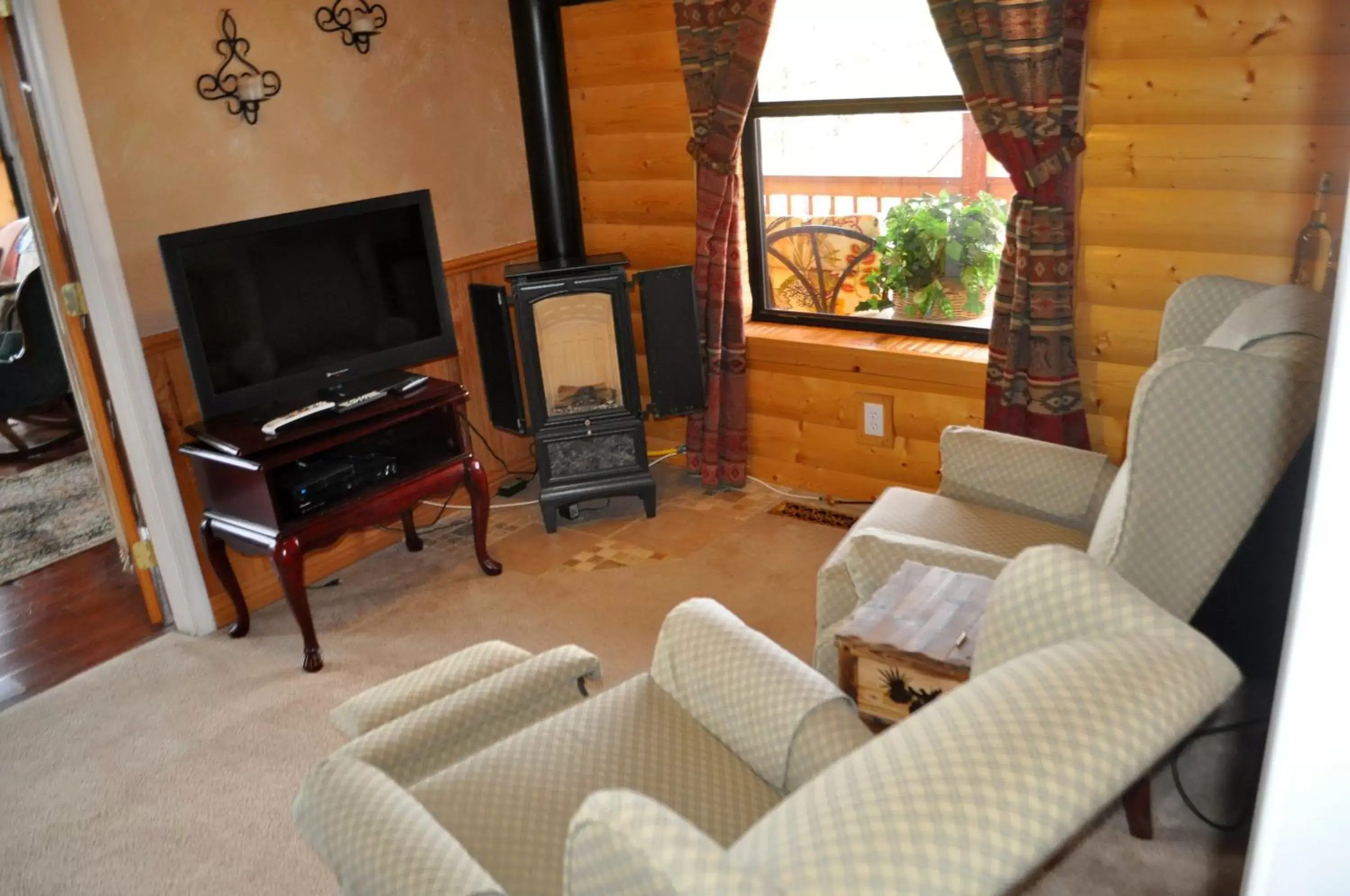 Living room, Seating Area in Elkwood Manor Bed & Breakfast