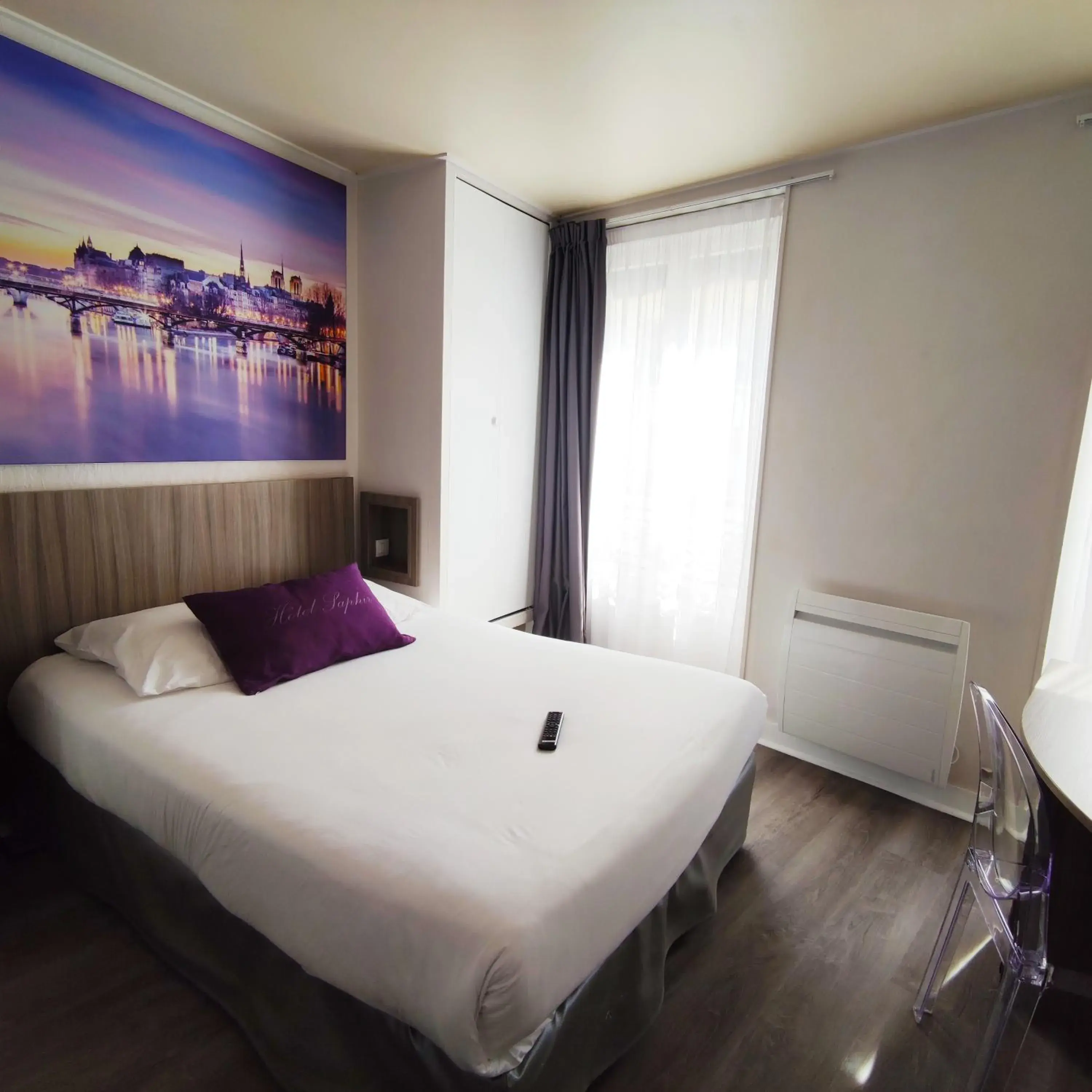 Photo of the whole room, Bed in Saphir Grenelle