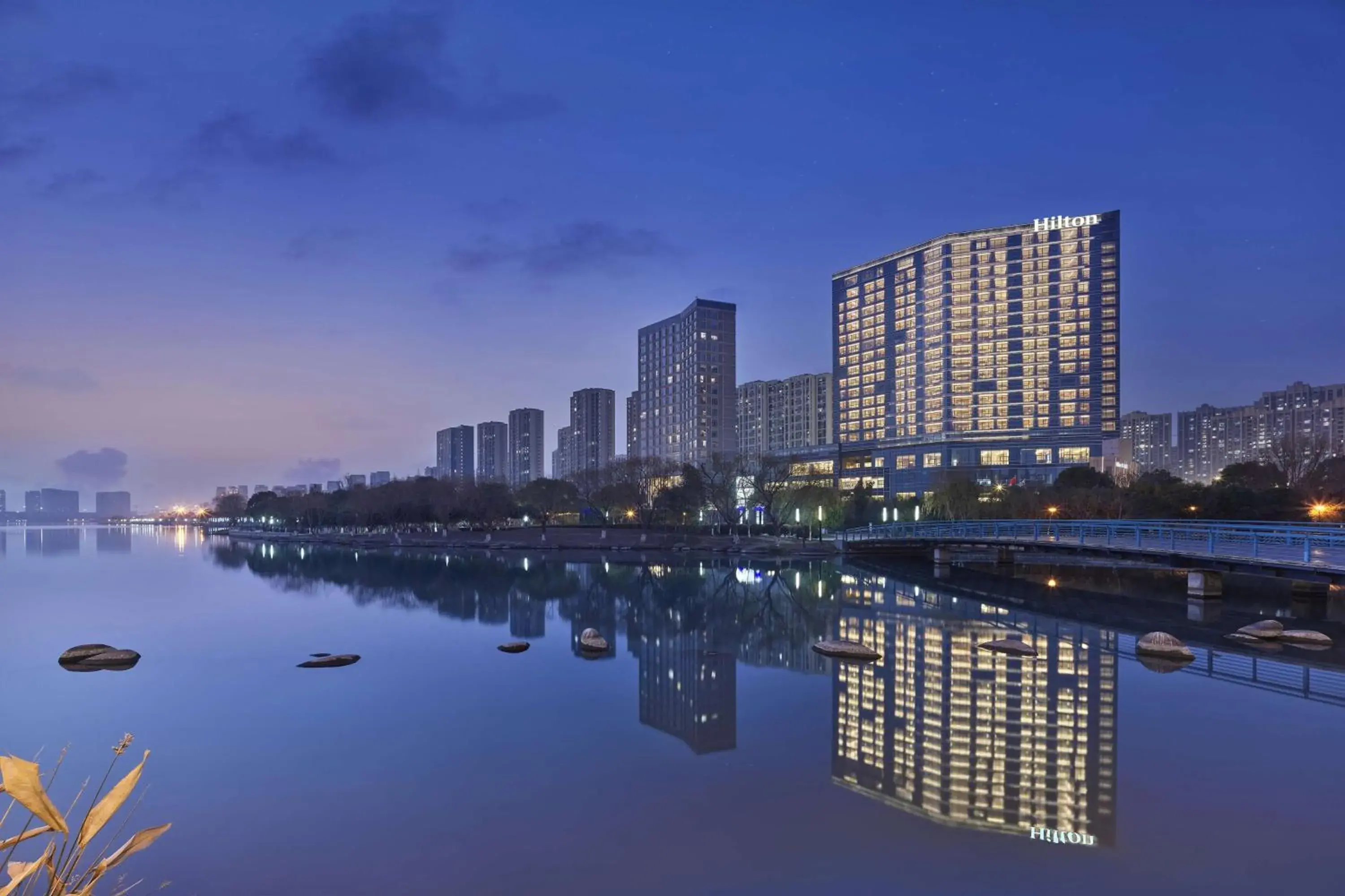 Property building in Hilton Suzhou Yinshan Lake