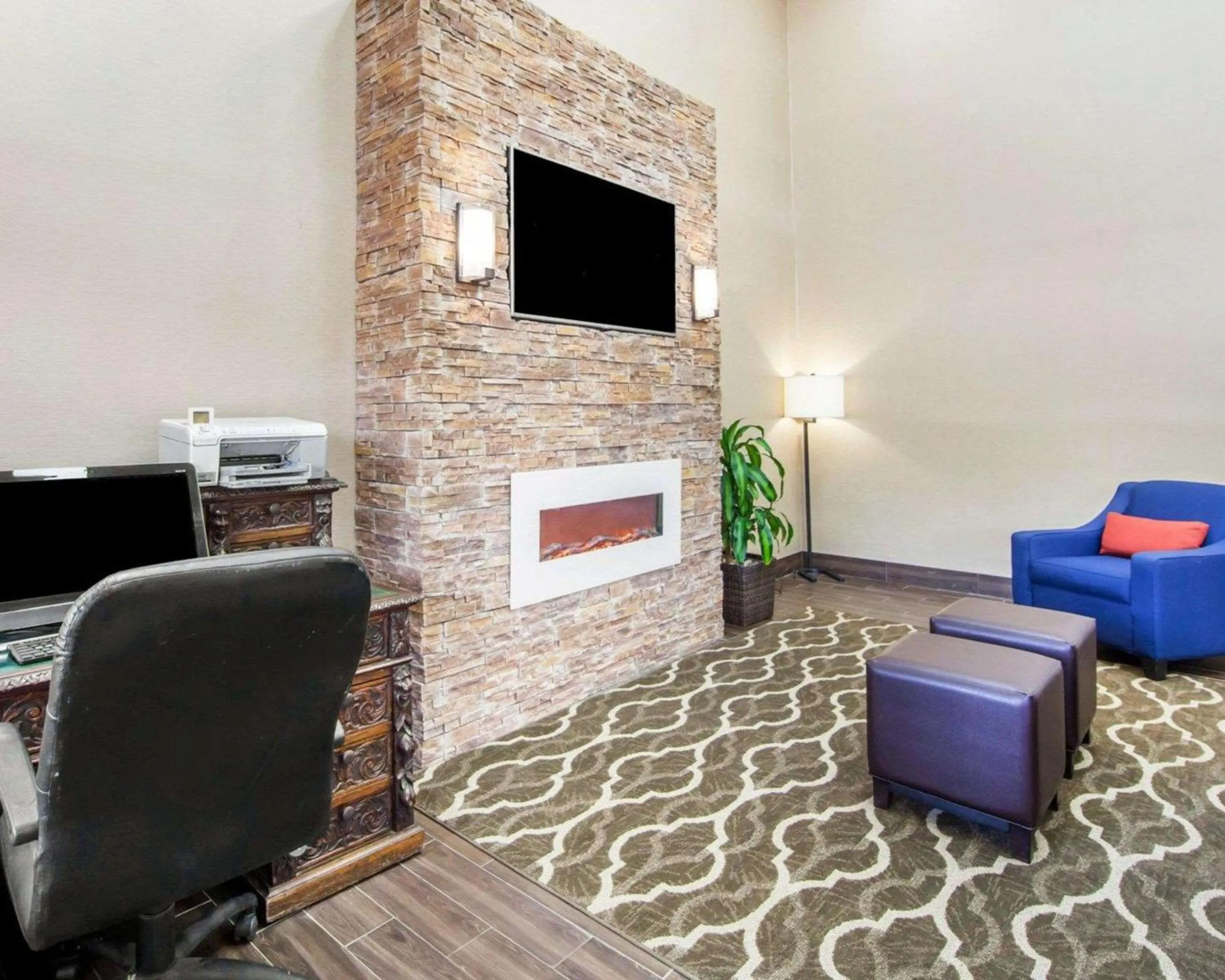 Lobby or reception in Comfort Inn at Royal Blue