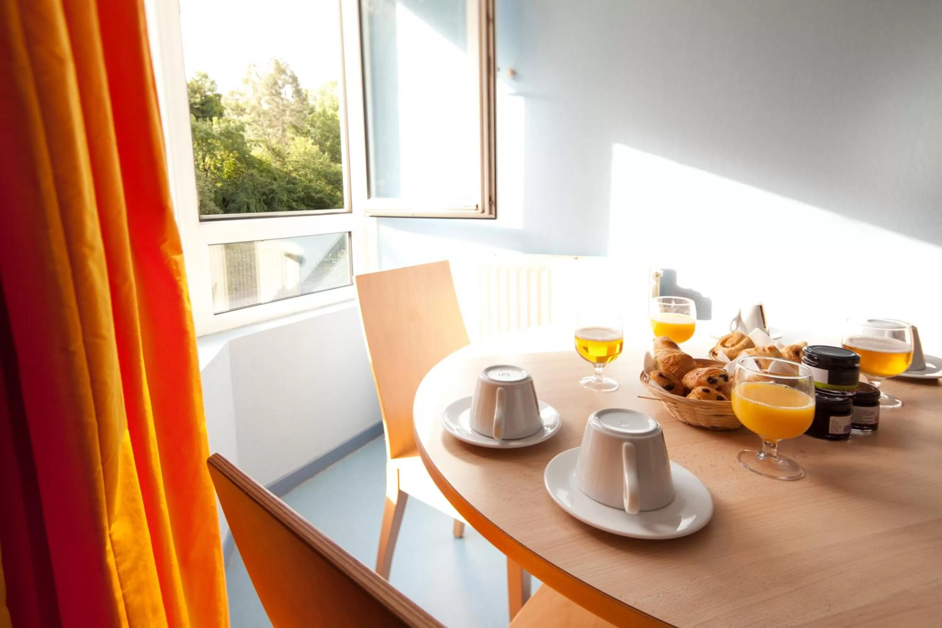 Breakfast in Villa Mariale by Popinns