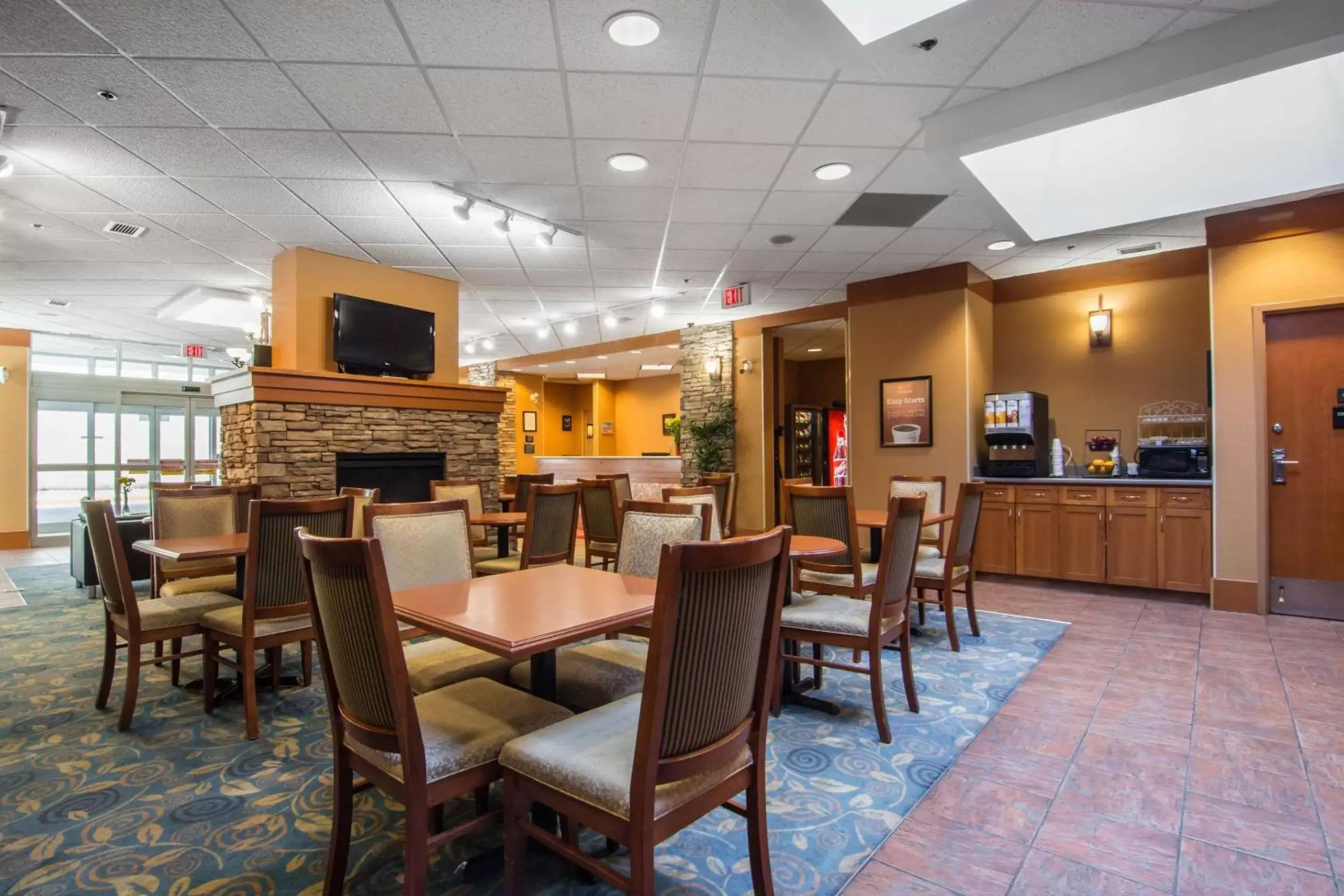 Lobby or reception, Restaurant/Places to Eat in Econo Lodge Inn & Suites University