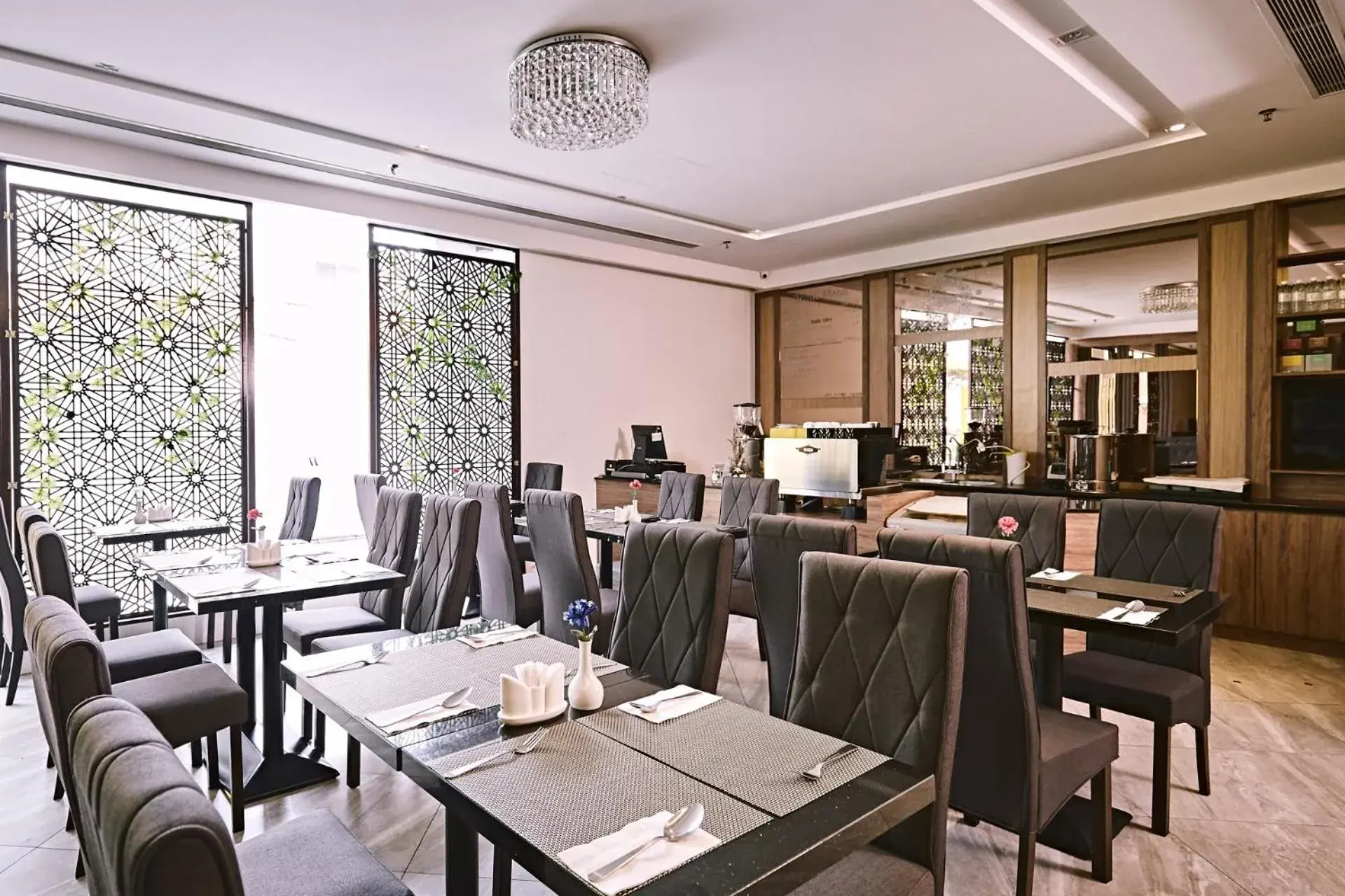 Restaurant/Places to Eat in Meritin Hotel