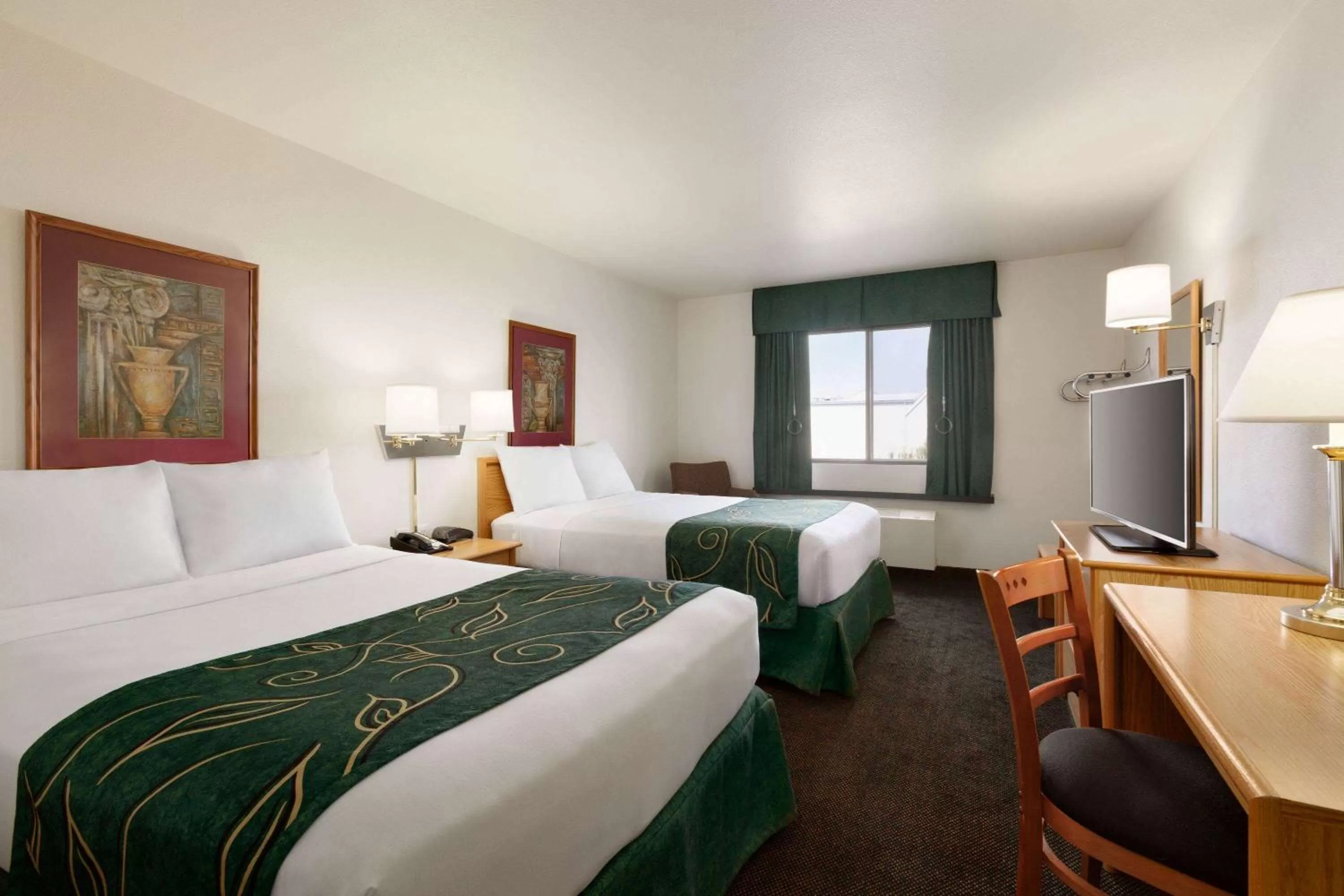 Photo of the whole room, Bed in Travelodge by Wyndham Hermiston