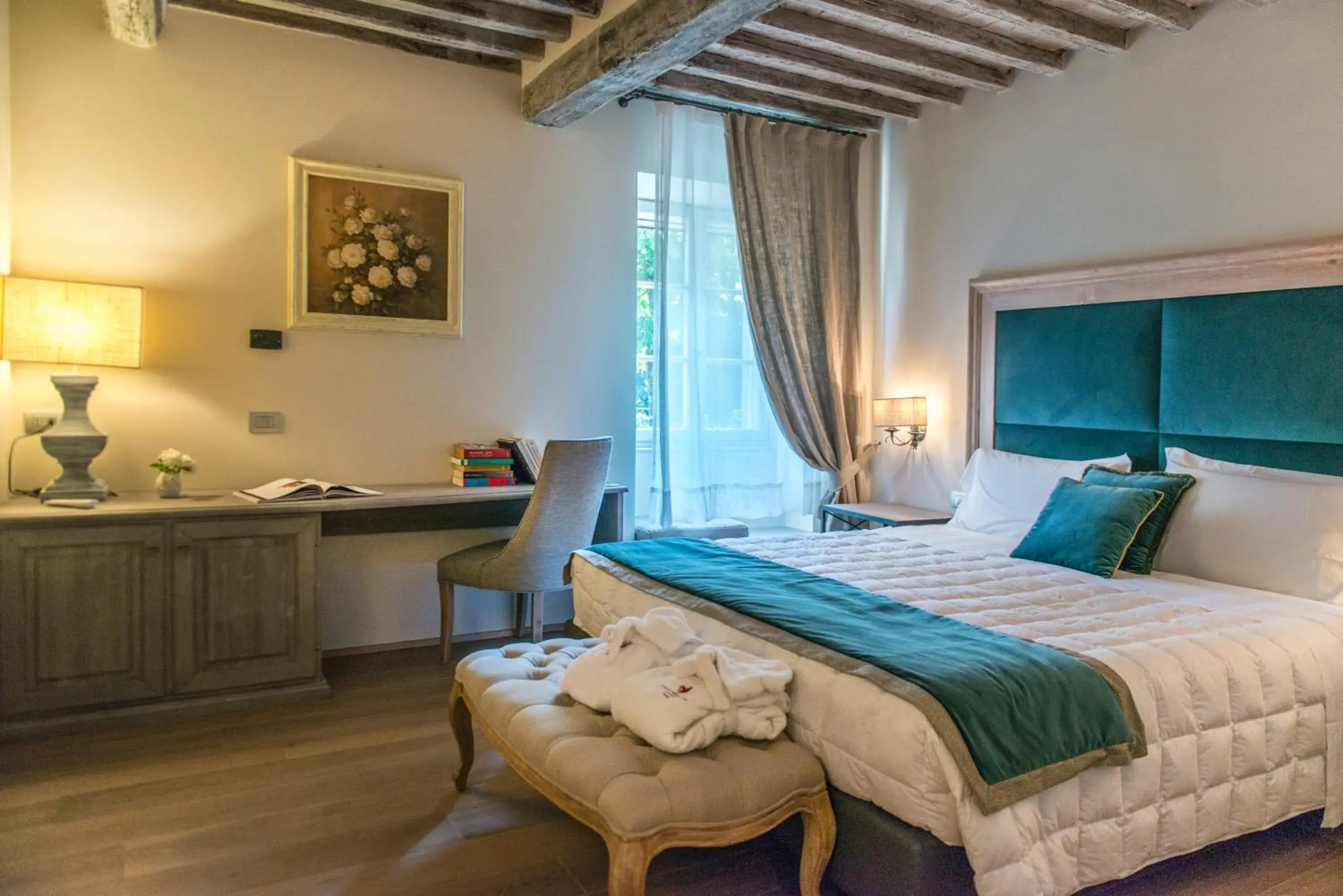 Photo of the whole room, Bed in Cortona Resort & Spa - Villa Aurea
