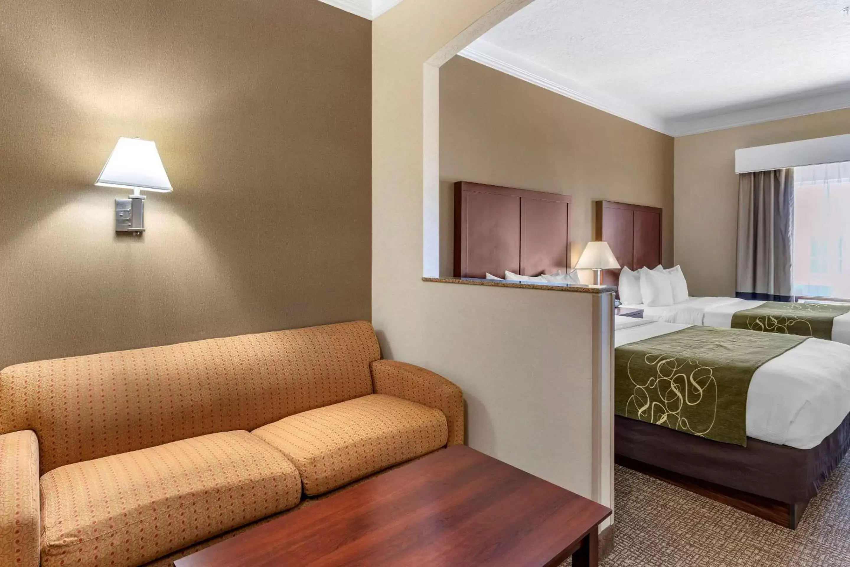 Photo of the whole room, Bed in Comfort Suites Linn County Fairground and Expo