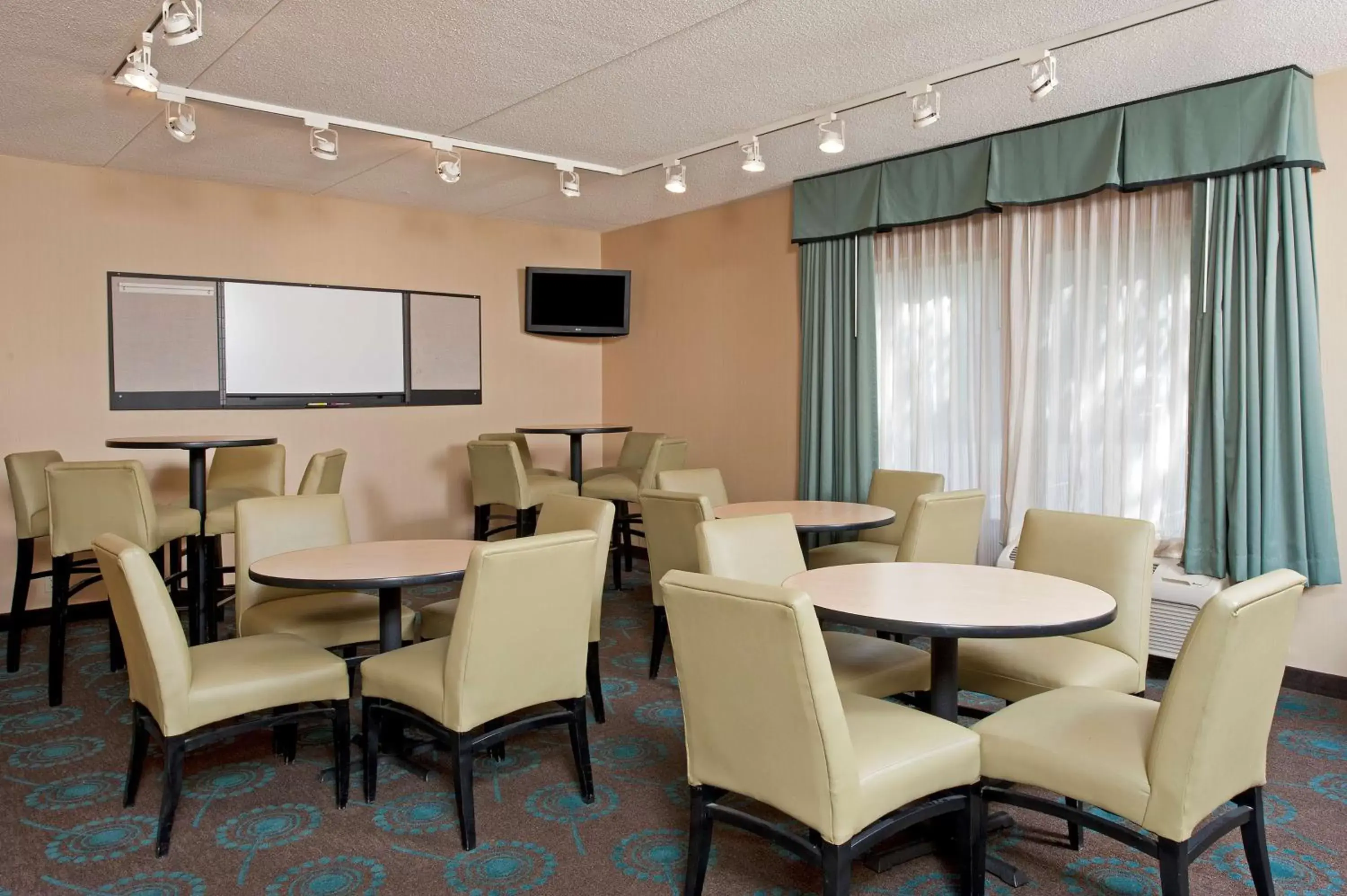 Meeting/conference room in Hampton Inn Bloomington