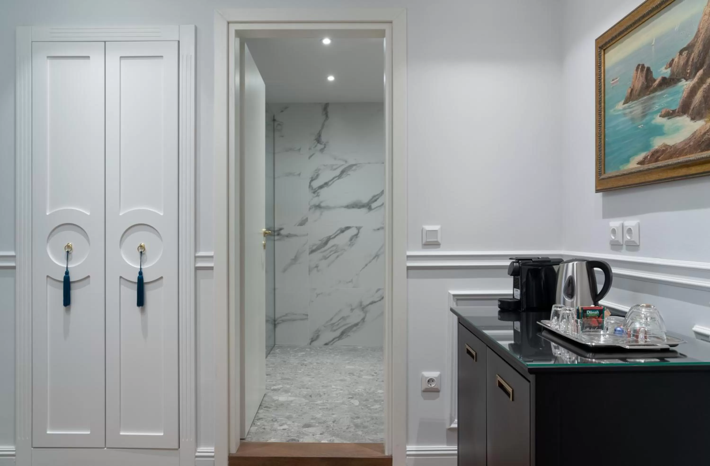 Coffee/tea facilities in Evripidou Suites